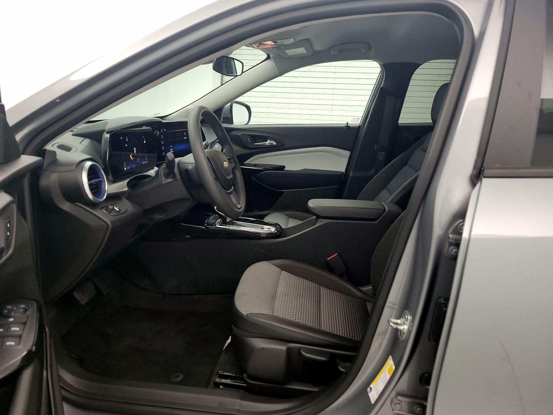 Thumbnail: 2025 Chevrolet Trax - 11