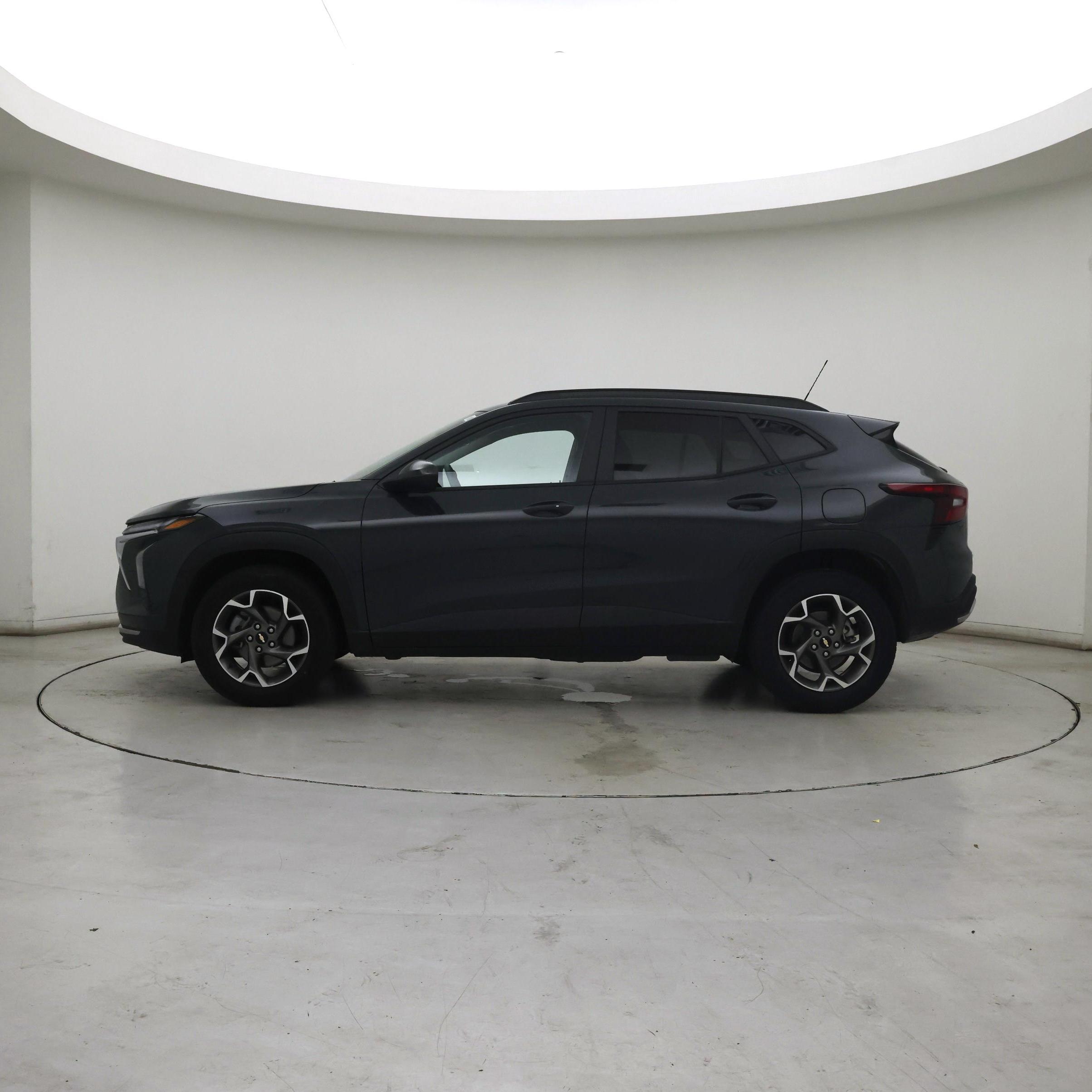 Thumbnail: 2025 Chevrolet Trax - 3