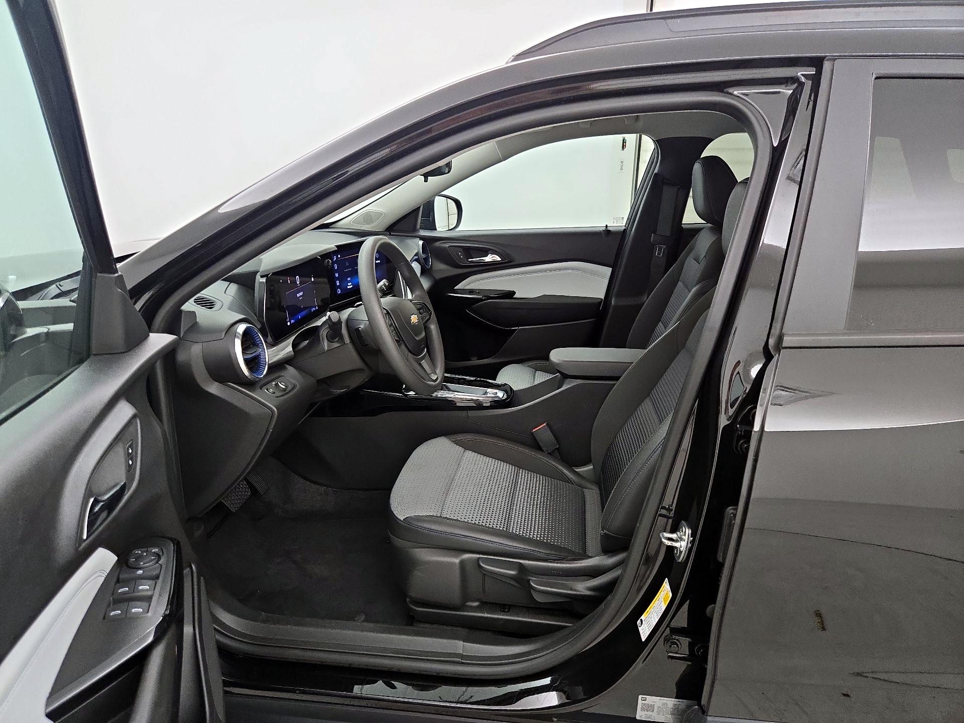 Thumbnail: 2025 Chevrolet Trax - 11
