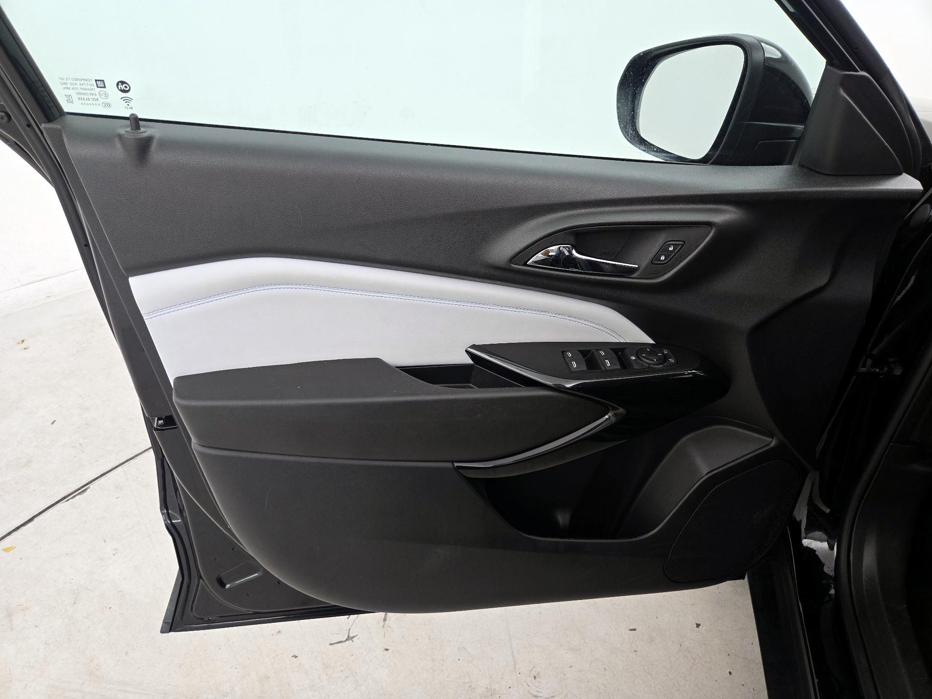 Thumbnail: 2025 Chevrolet Trax - 12