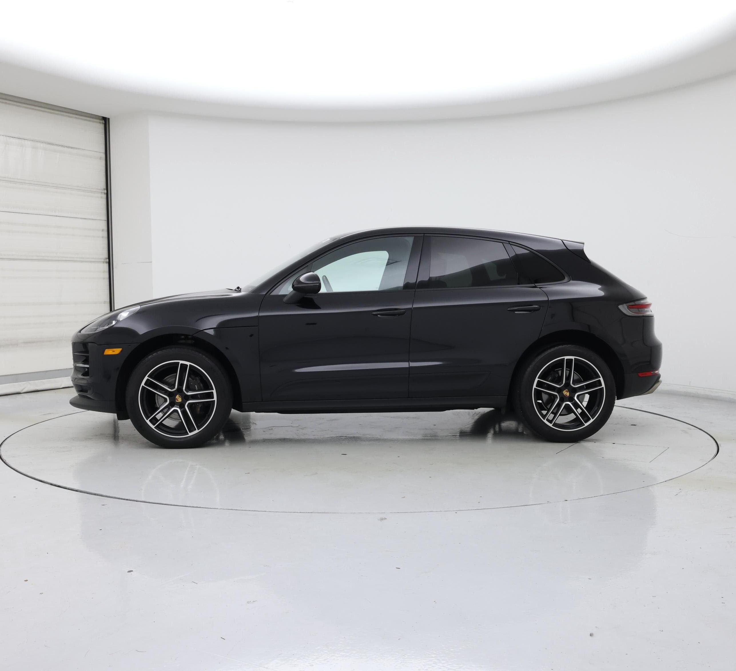 Thumbnail: 2021 Porsche Macan - 3