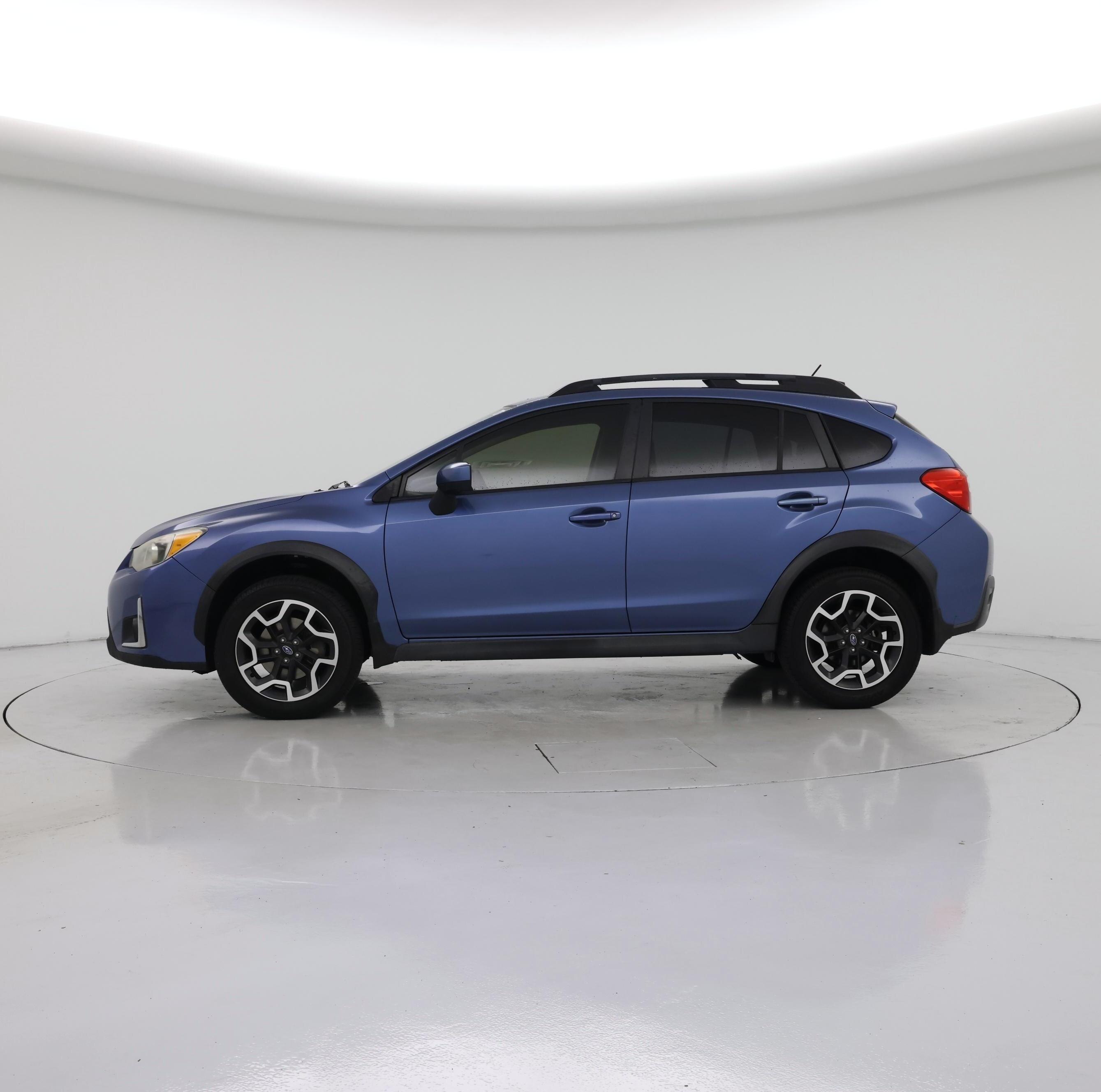 Thumbnail: 2017 Subaru Crosstrek - 3