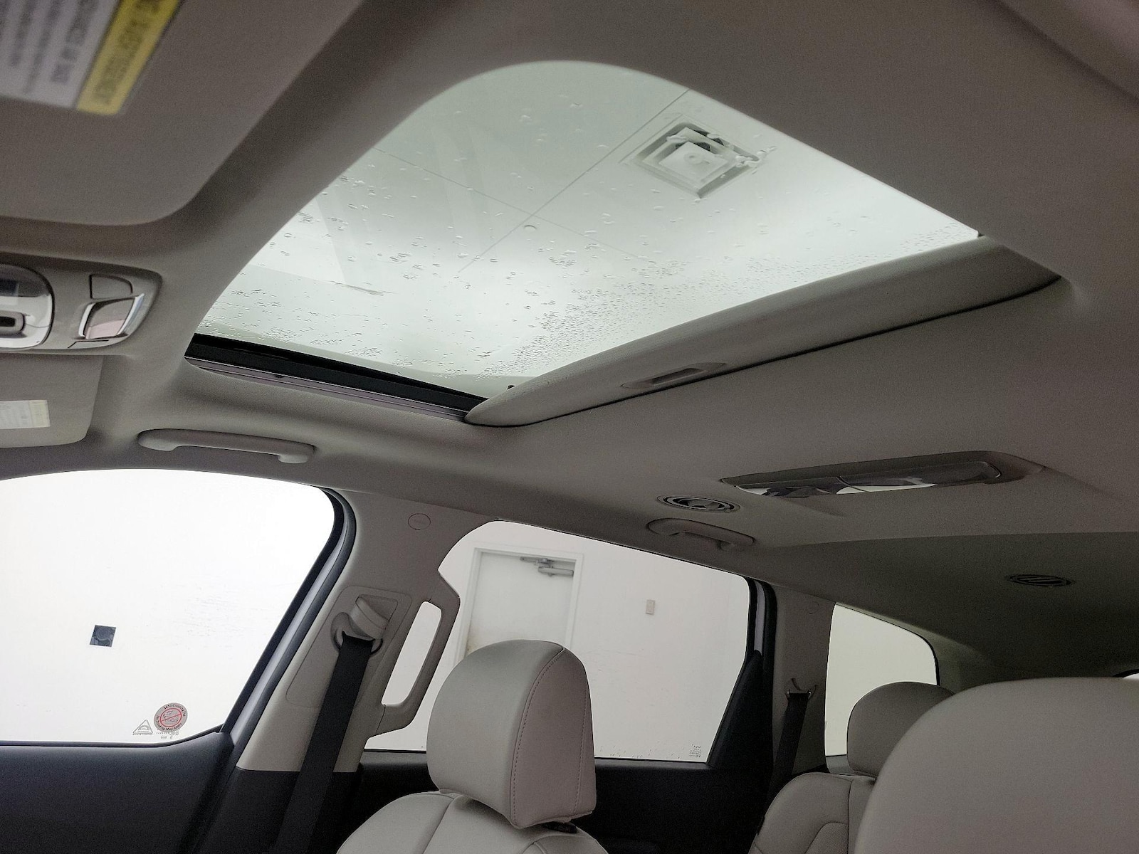 Sunroof(s) & Overhead Airbags