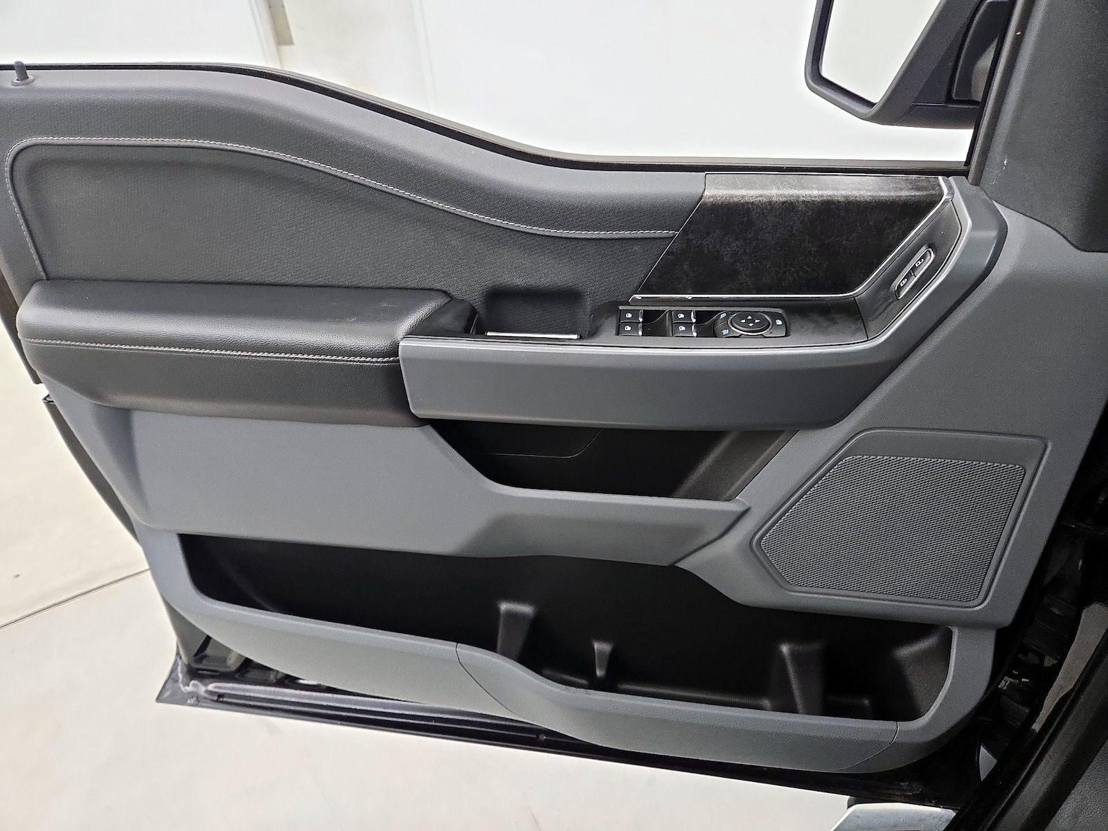 2023 Ford F-150 XLT - Photo 13