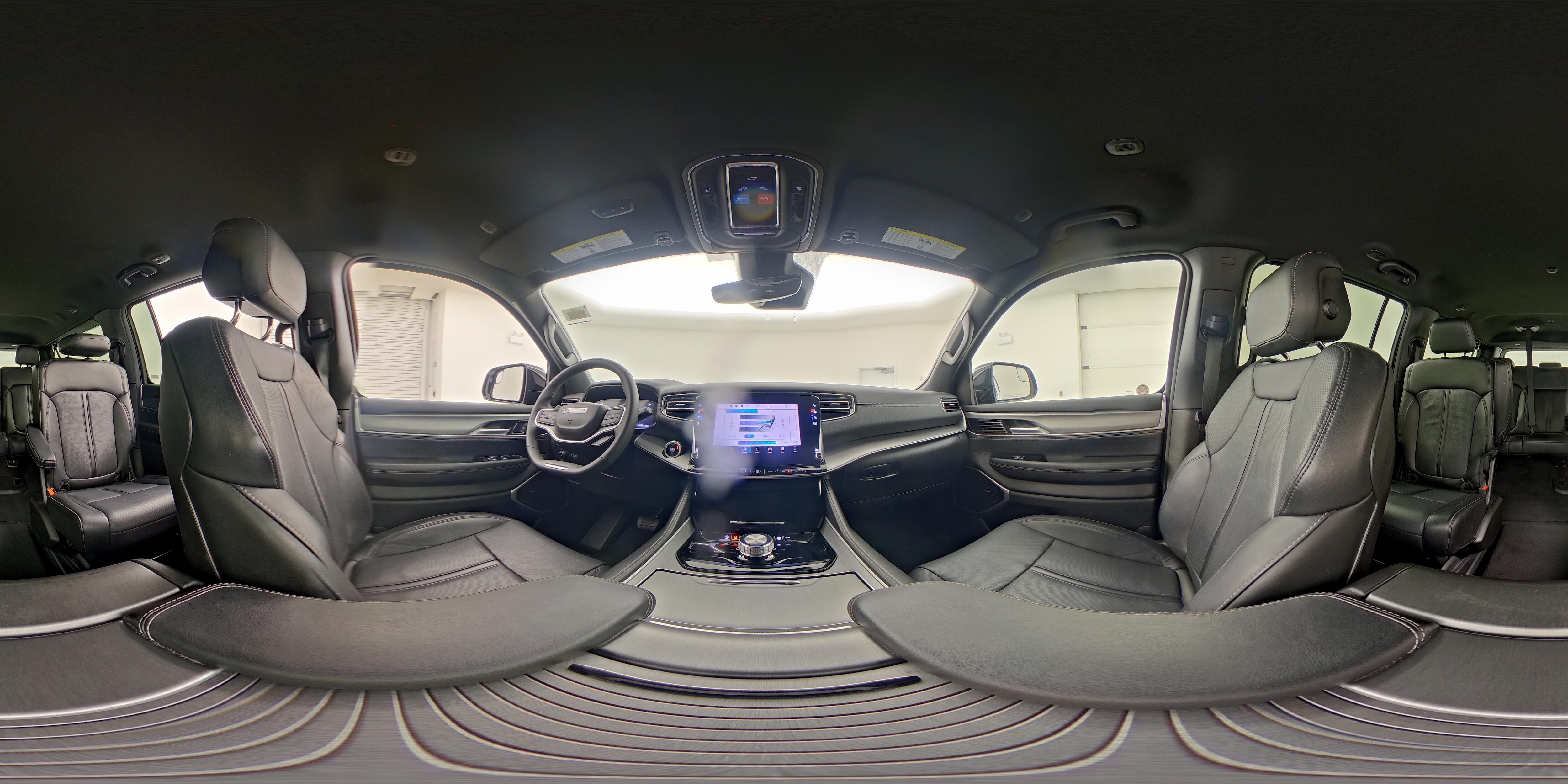 2025 Jeep Wagoneer L Series II - Photo 27