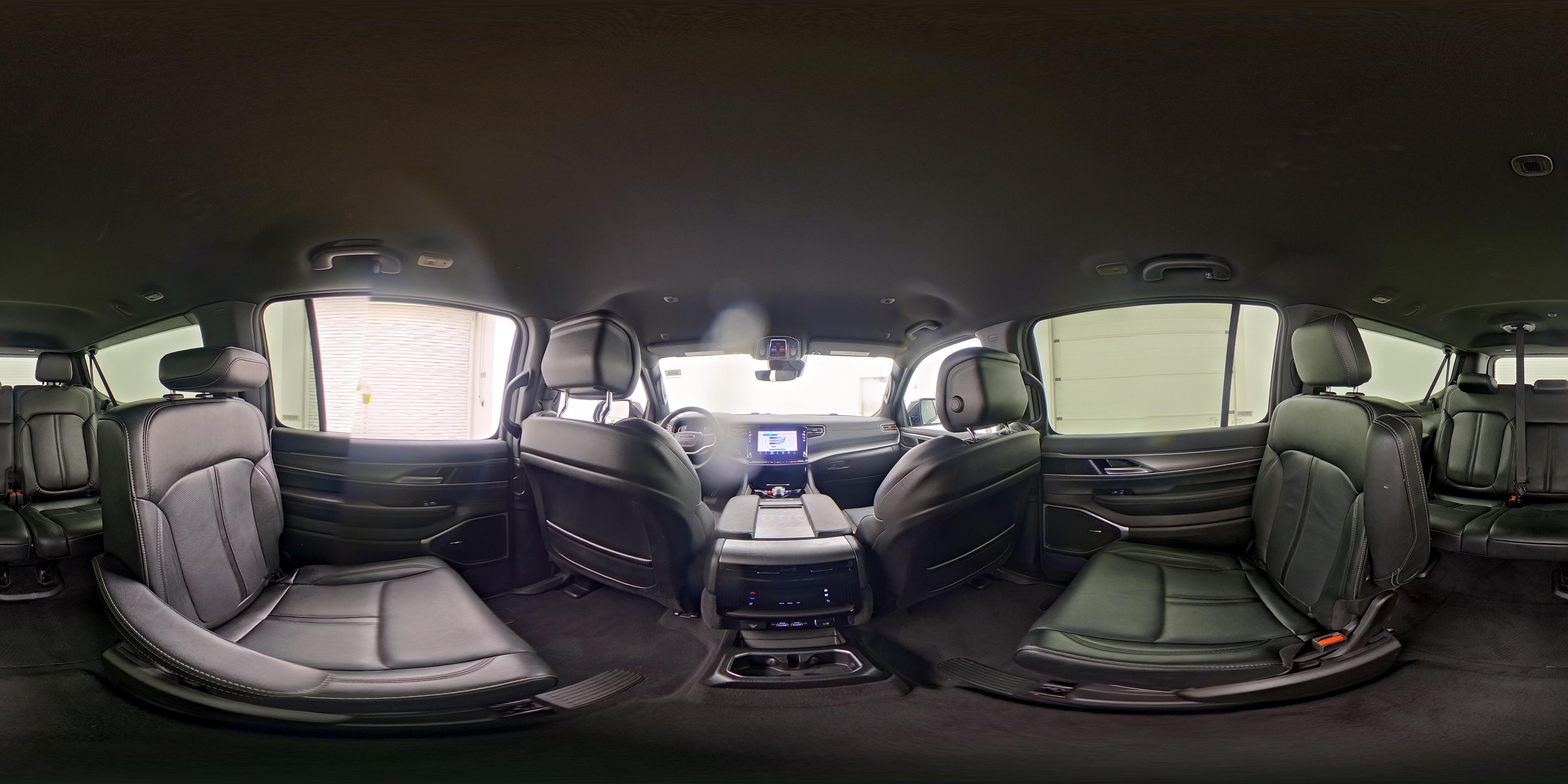 2025 Jeep Wagoneer L Series II - Photo 28