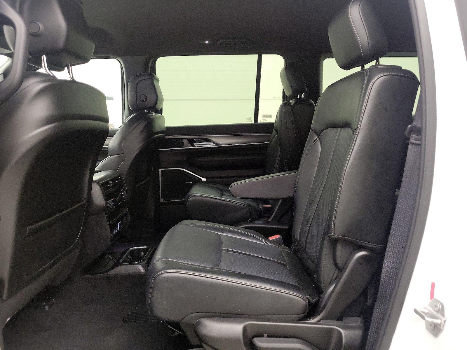2025 Jeep Wagoneer L Series II - Photo 21