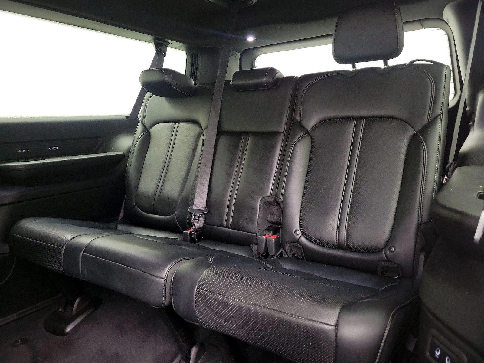 2025 Jeep Wagoneer L Series II - Photo 22