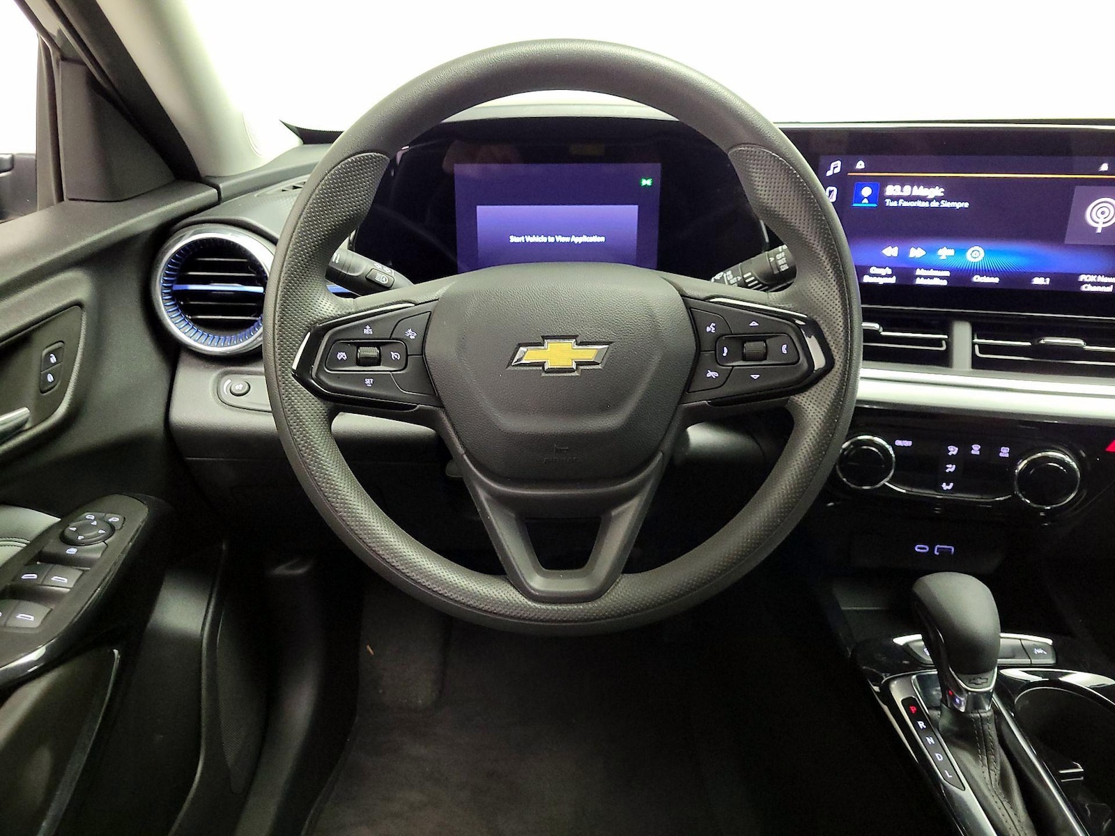 2025 Chevrolet Trax LT - Photo 11