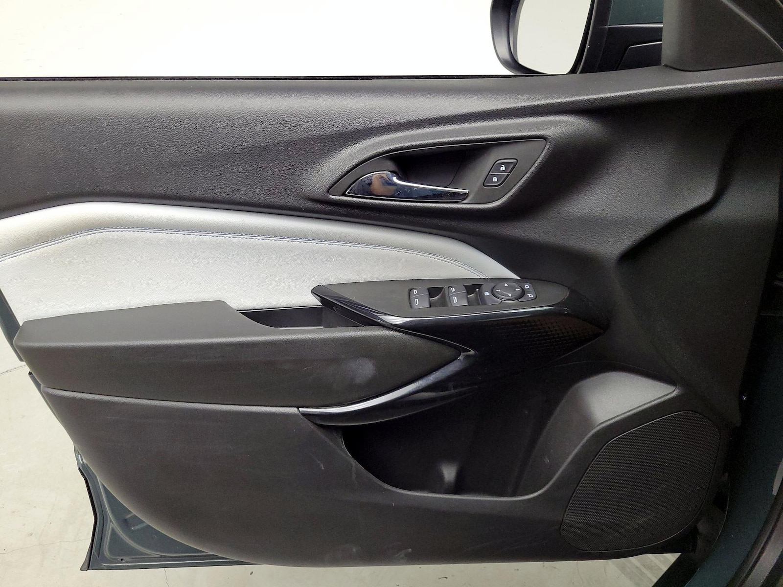 2025 Chevrolet Trax LT - Photo 13