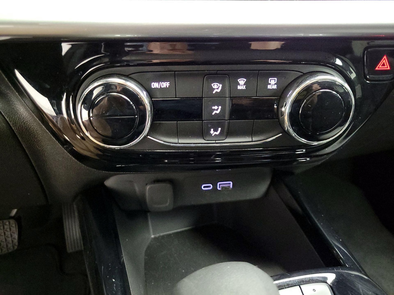 2025 Chevrolet Trax LT - Photo 18