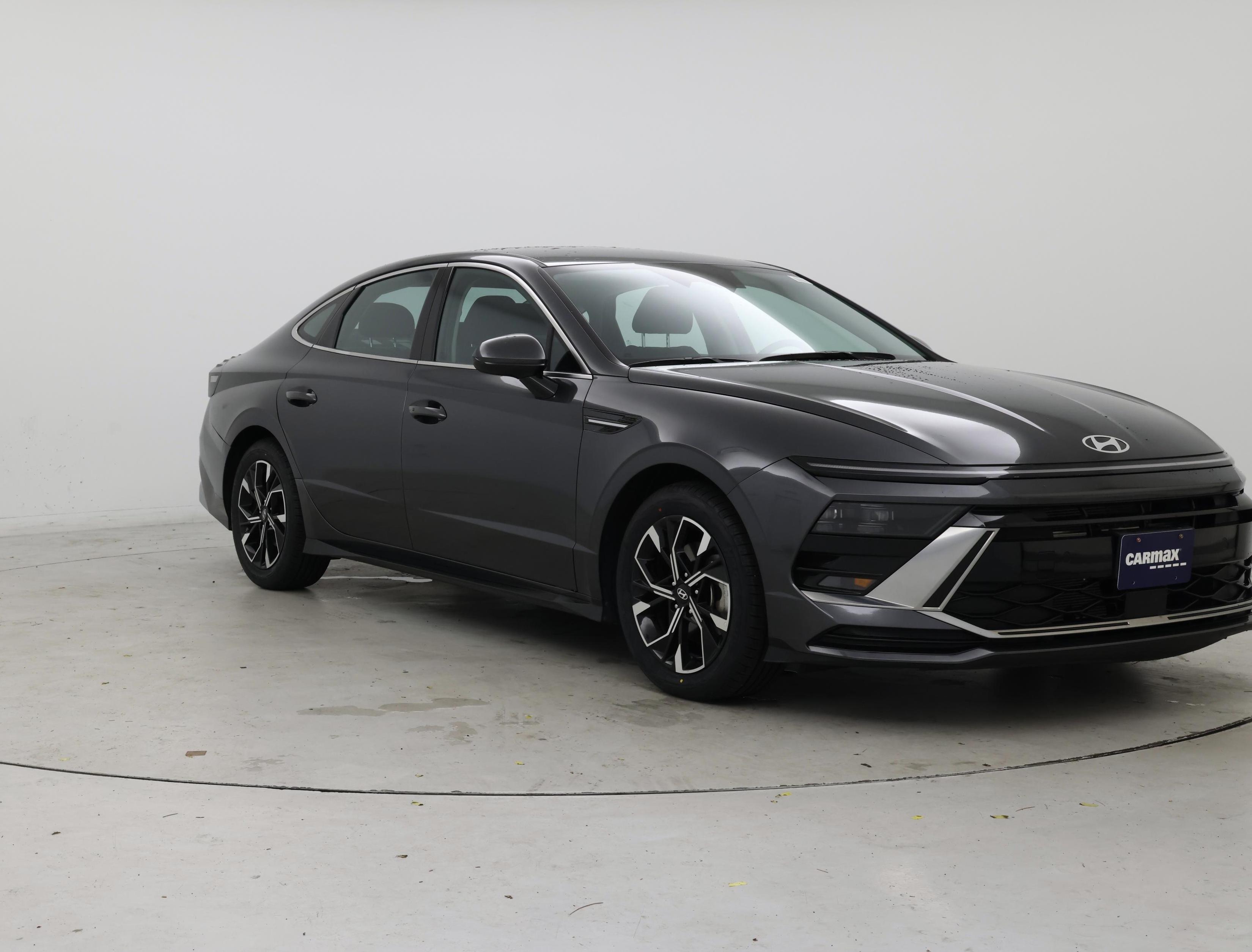 Gray 2025 Hyundai Sonata Sedan Front-Wheel Drive Automatic