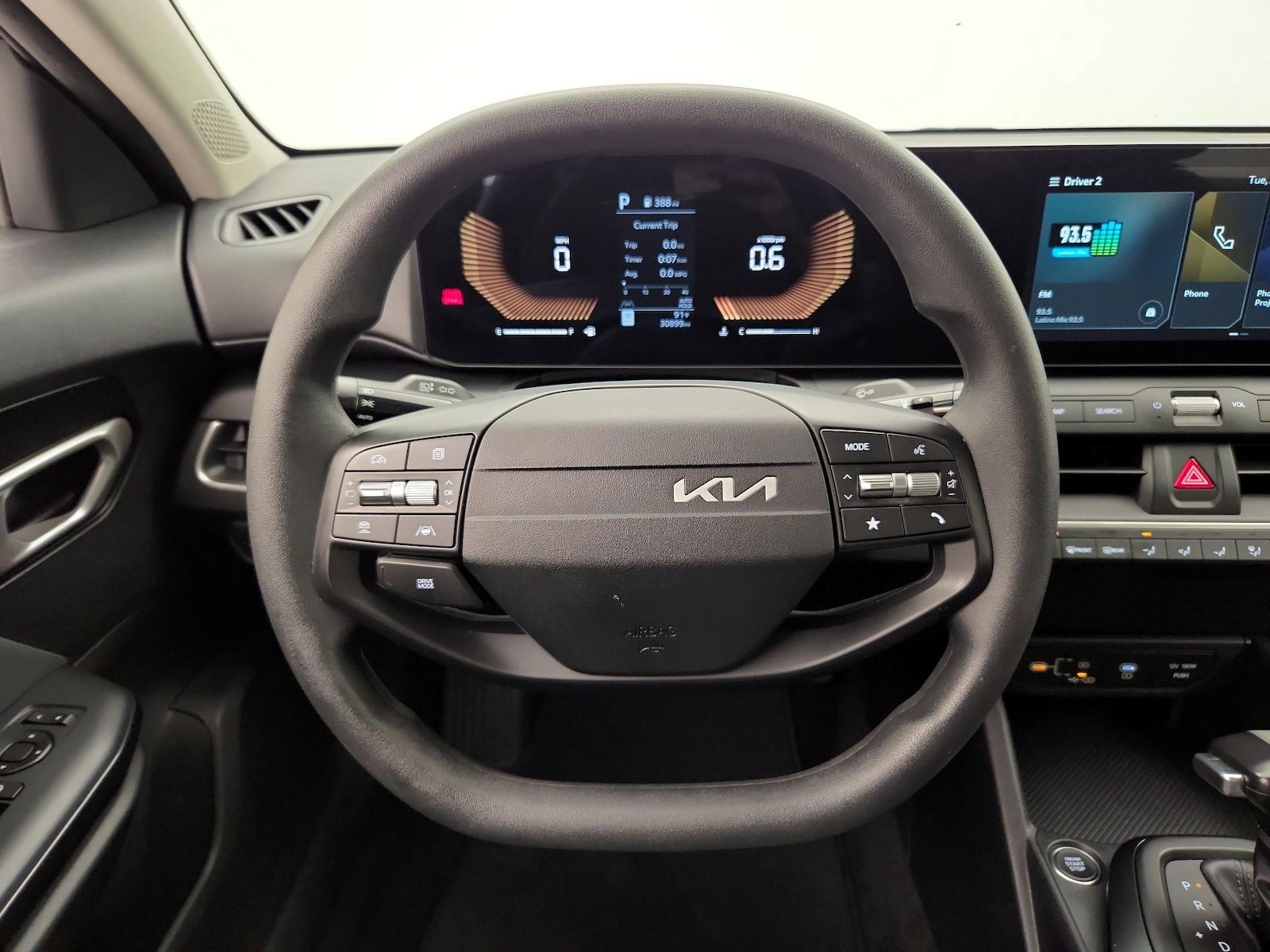 2025 Kia K4 LXS - Photo 11