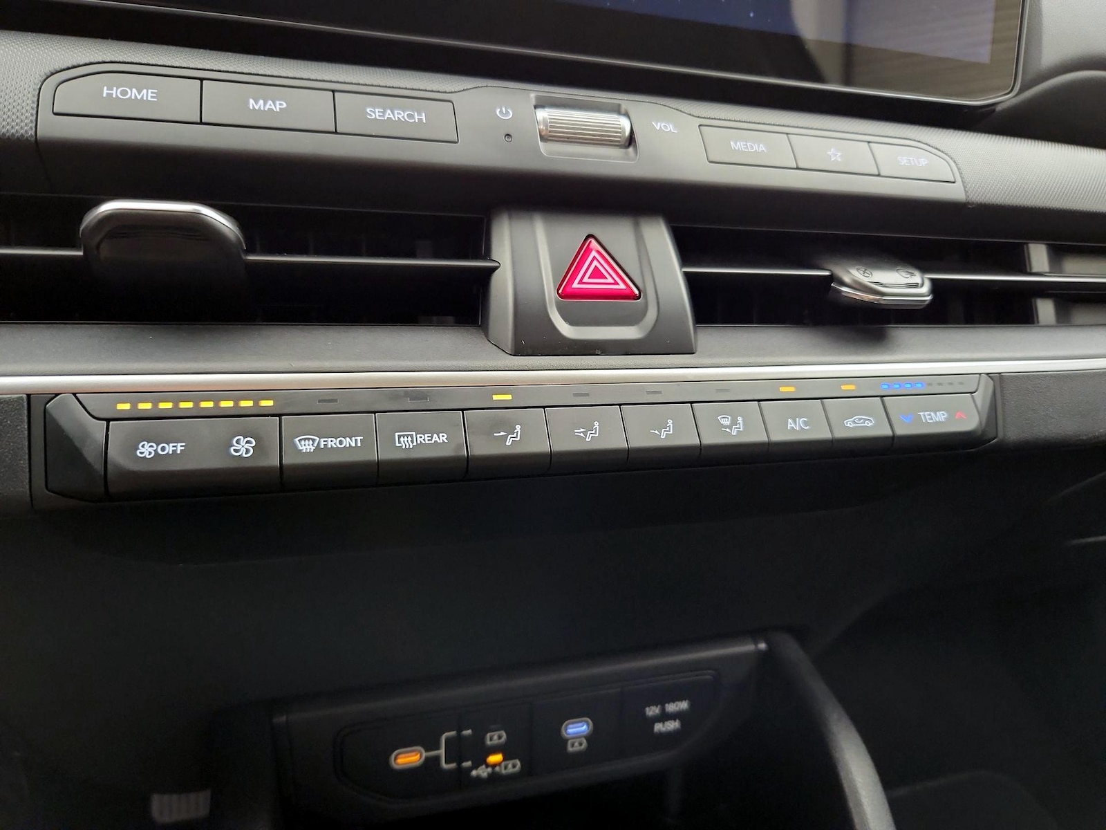 2025 Kia K4 LXS - Photo 17