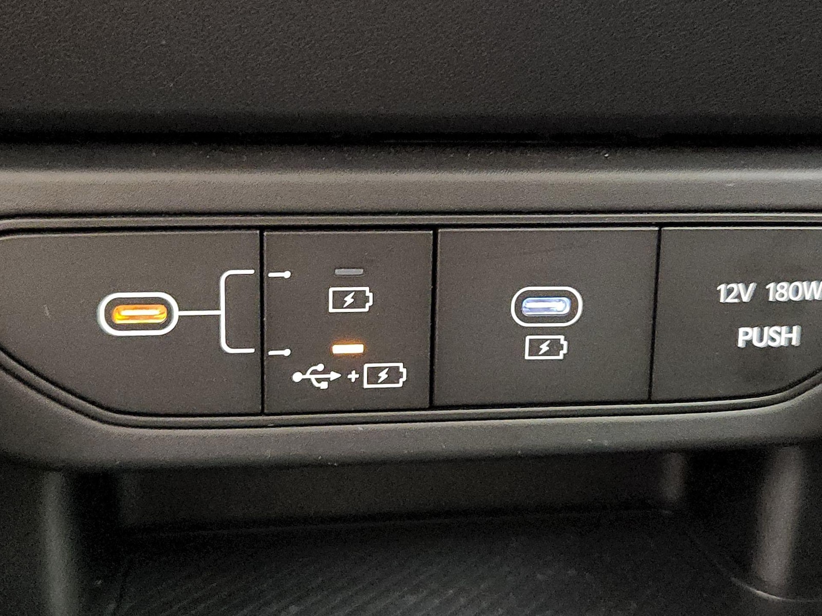 2025 Kia K4 LXS - Photo 19