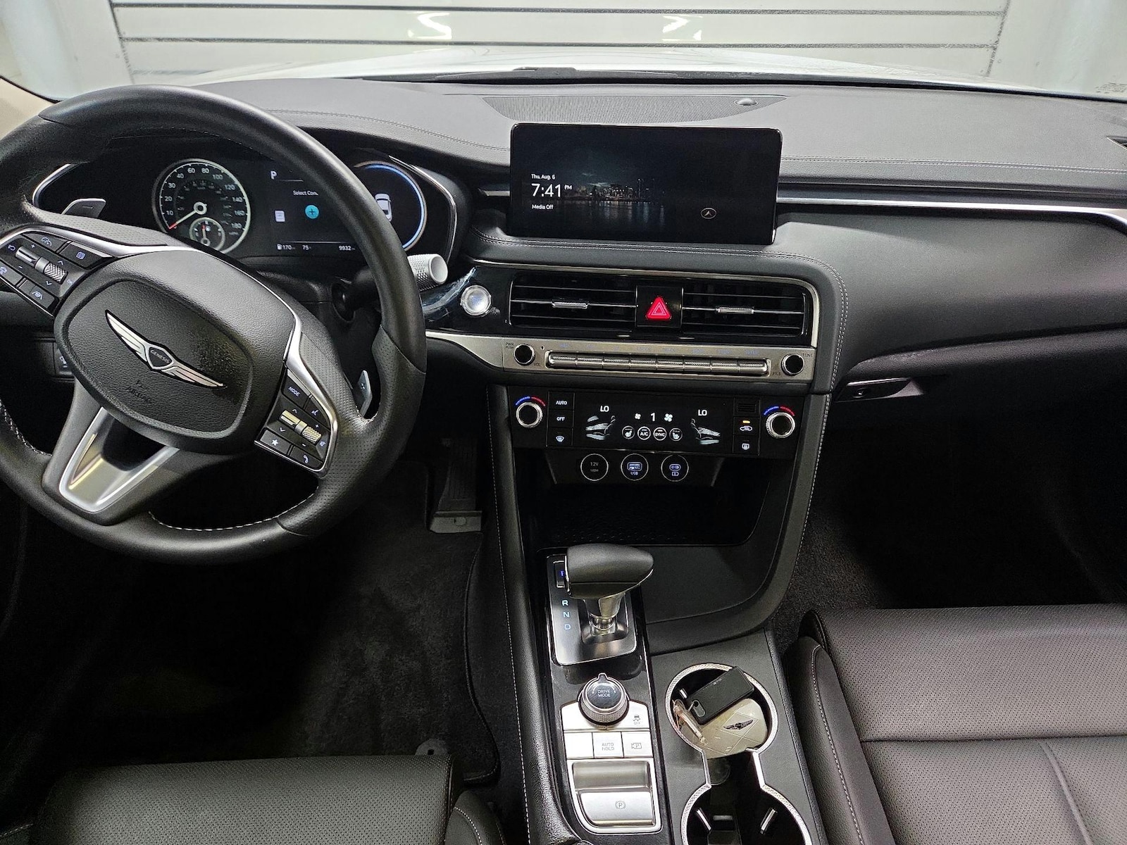 2026 GENESIS G70 Standard - Photo 8
