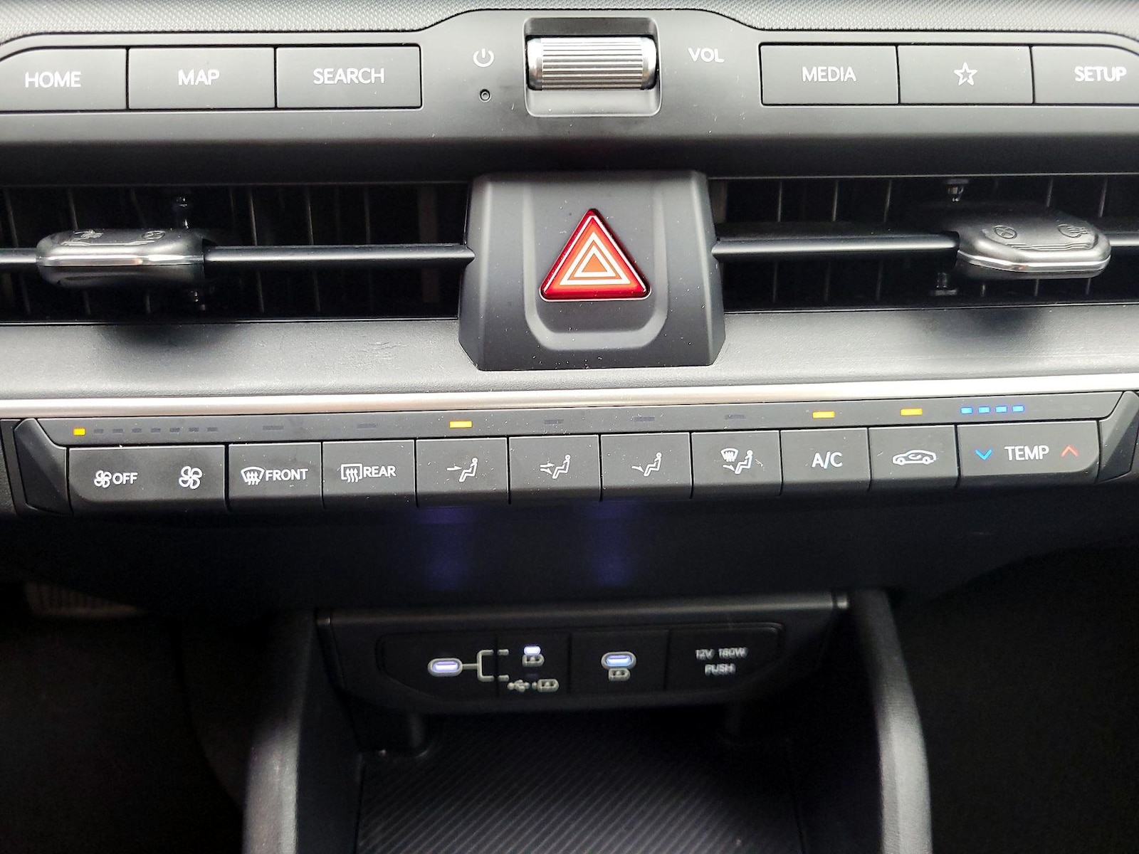 2025 Kia K4 LXS - Photo 18