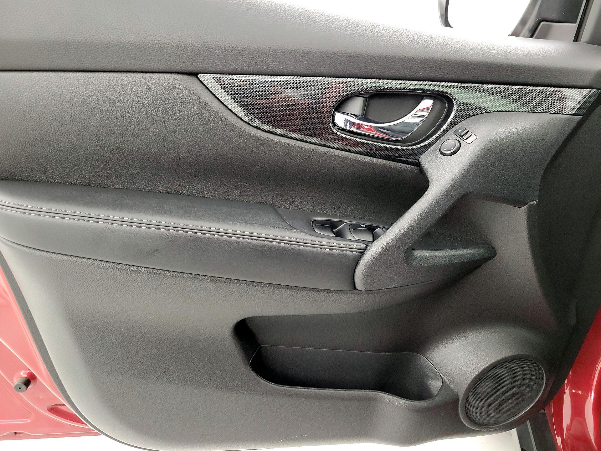 Thumbnail: 2015 Nissan Rogue - 12