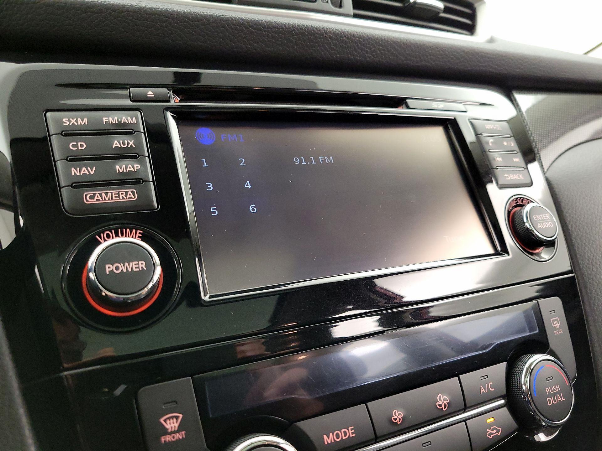 Thumbnail: 2015 Nissan Rogue - 16