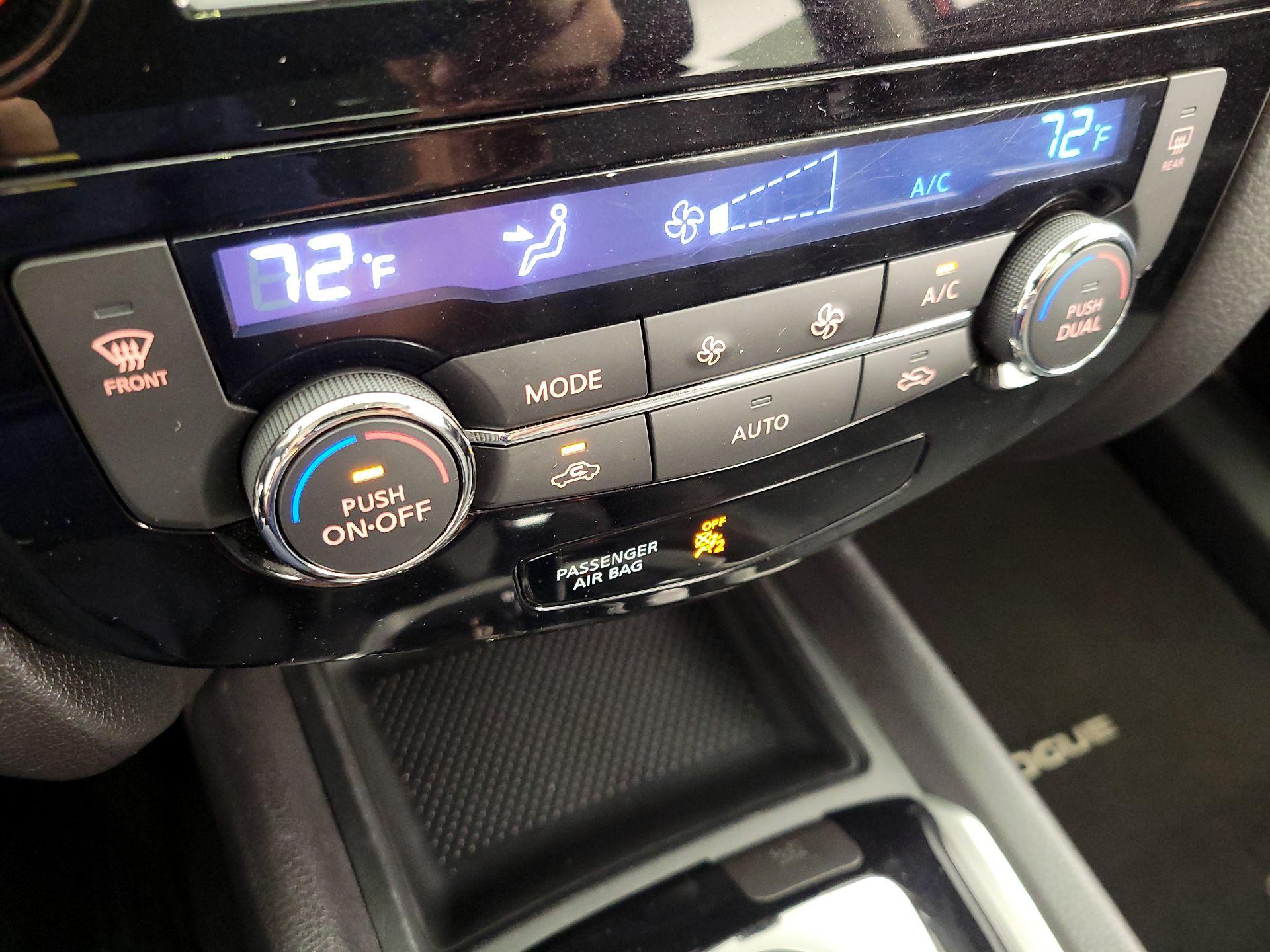 Thumbnail: 2015 Nissan Rogue - 17