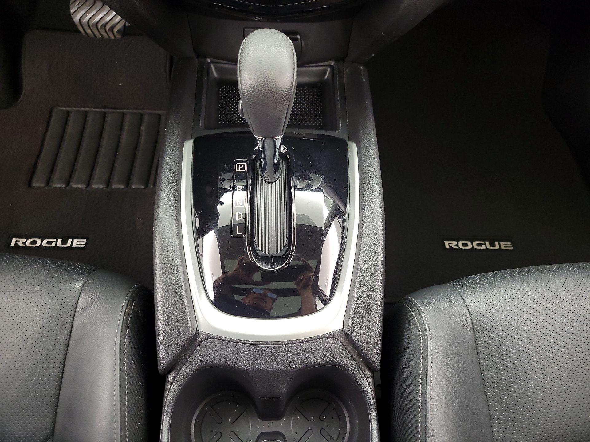 Thumbnail: 2015 Nissan Rogue - 18