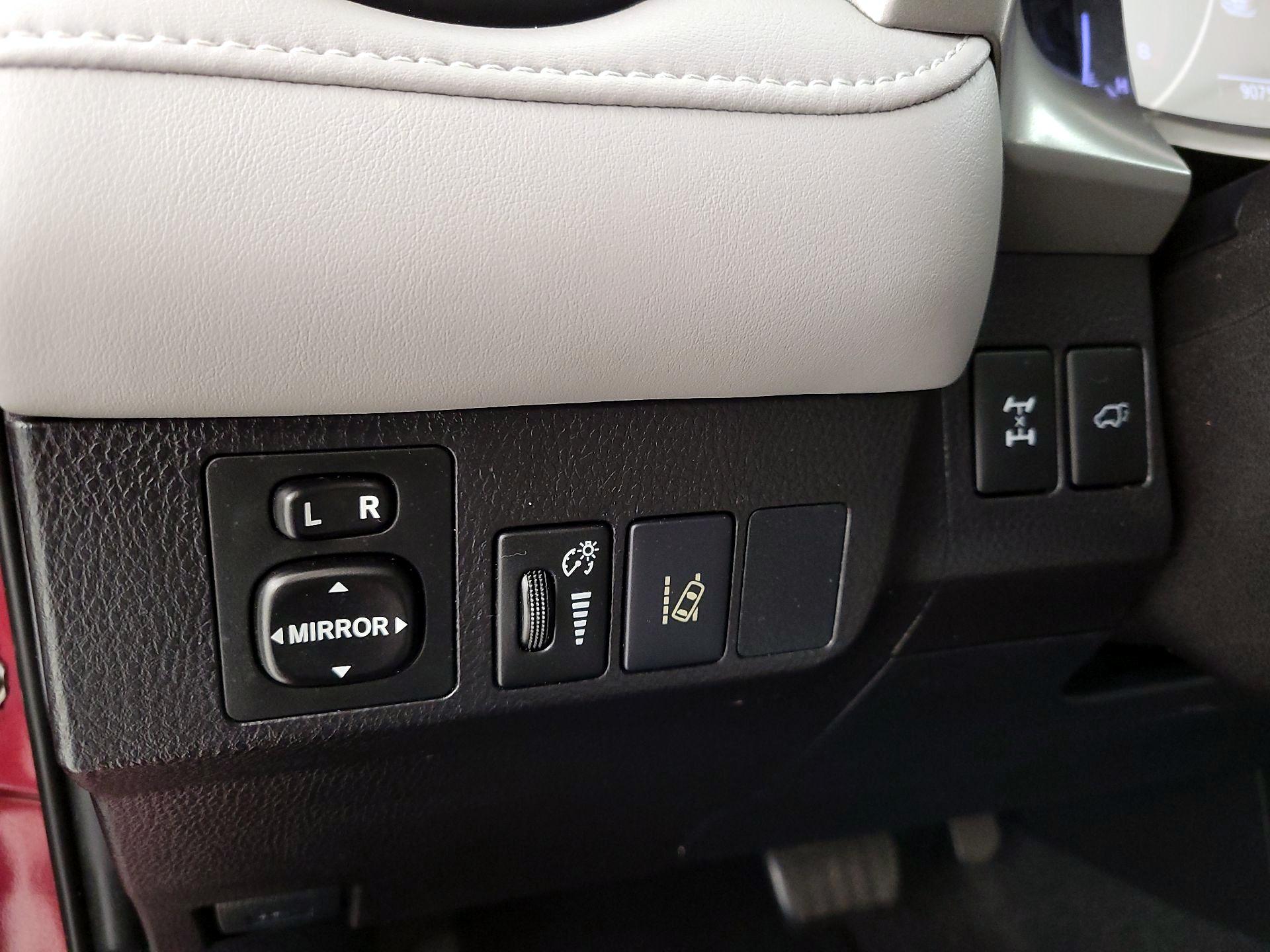 Thumbnail: 2018 Toyota RAV4 - 13