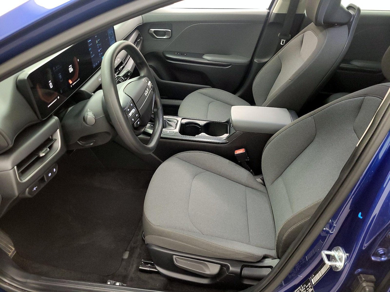 2025 Kia K4 LXS - Photo 12