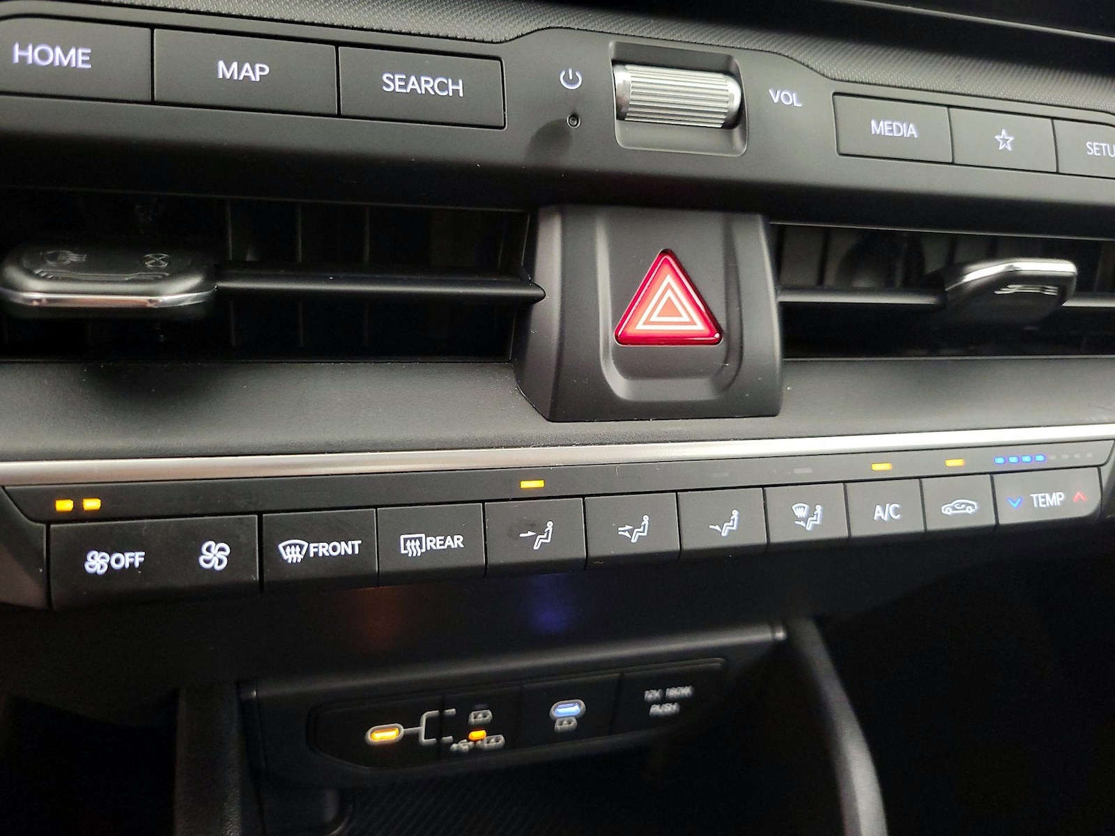 2025 Kia K4 LXS - Photo 17
