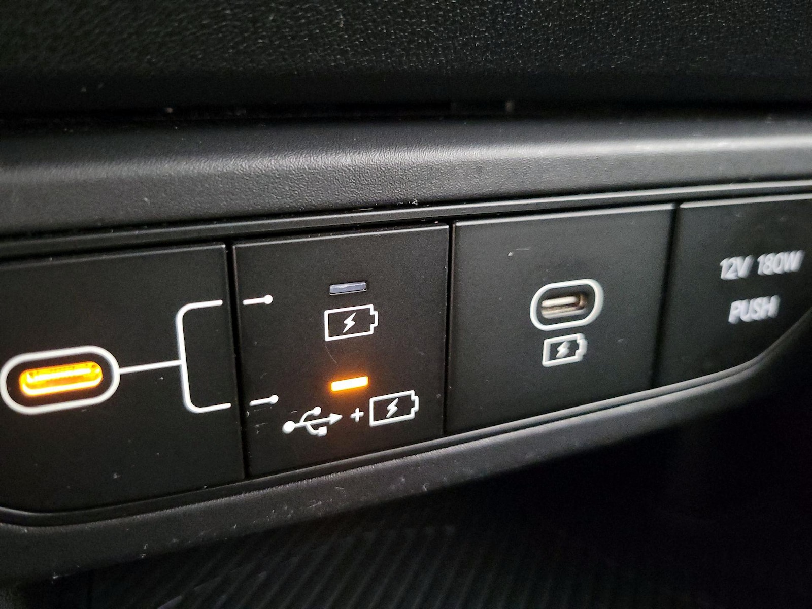 2025 Kia K4 LXS - Photo 19