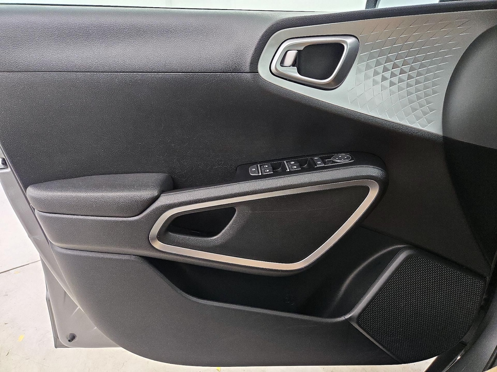 2025 Kia Soul LX - Photo 13