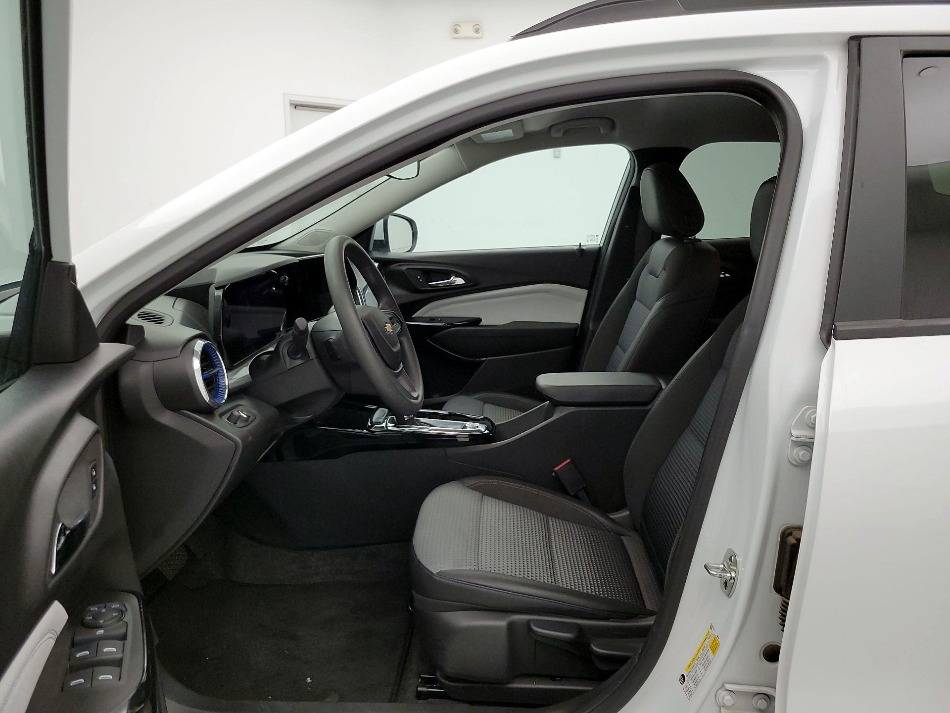 Thumbnail: 2025 Chevrolet Trax - 11