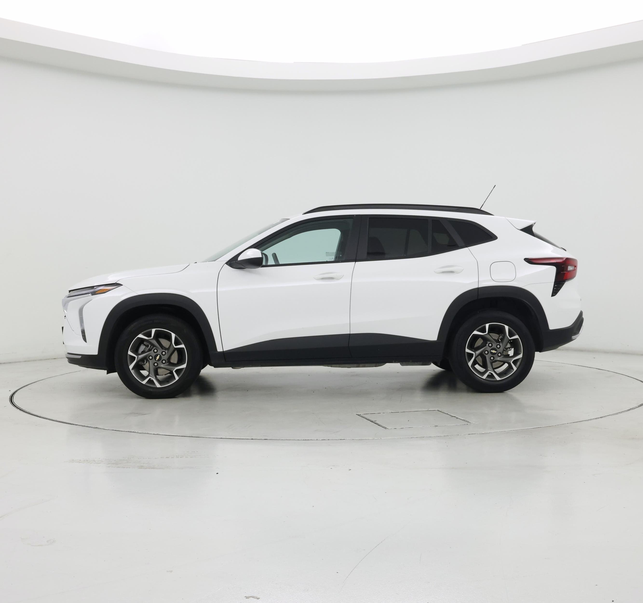 Thumbnail: 2025 Chevrolet Trax - 3