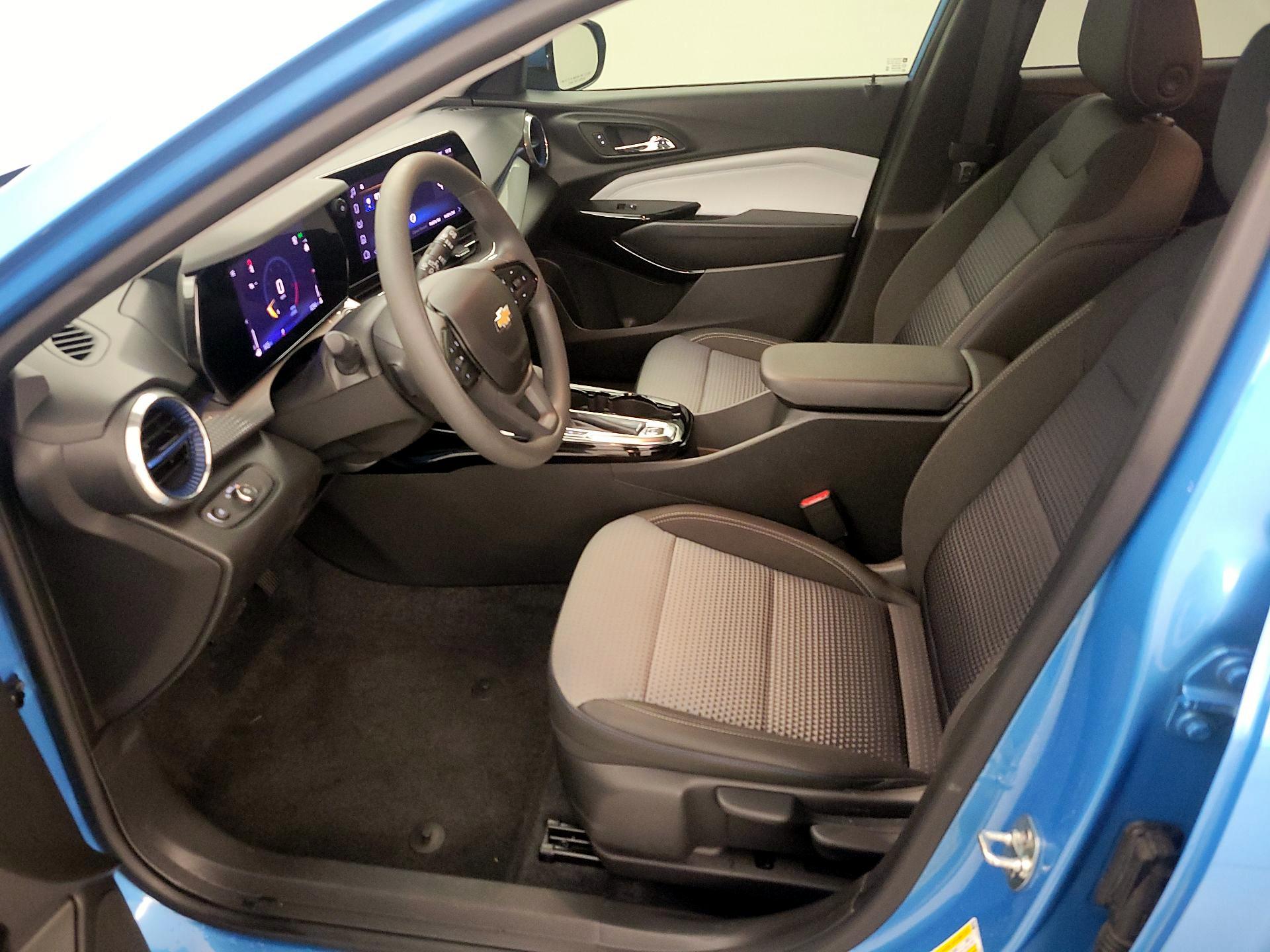 Thumbnail: 2025 Chevrolet Trax - 11