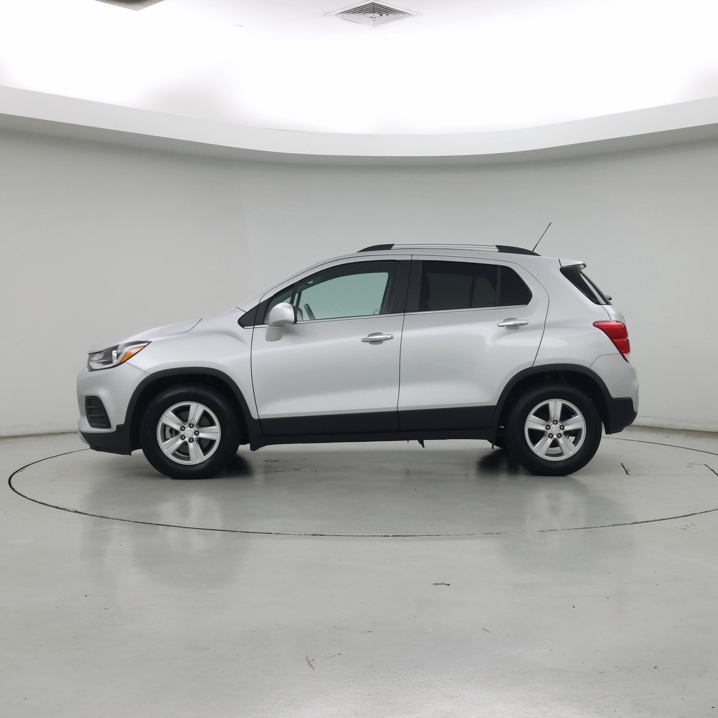 Thumbnail: 2020 Chevrolet Trax - 3