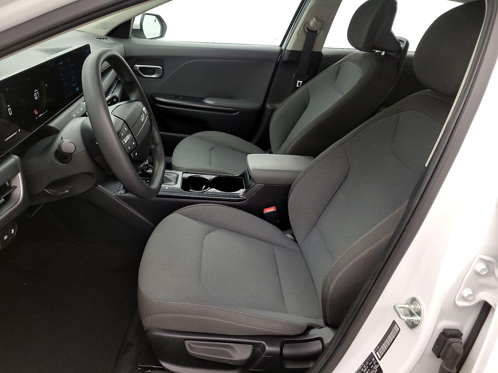 2025 Kia K4 LXS - Photo 12