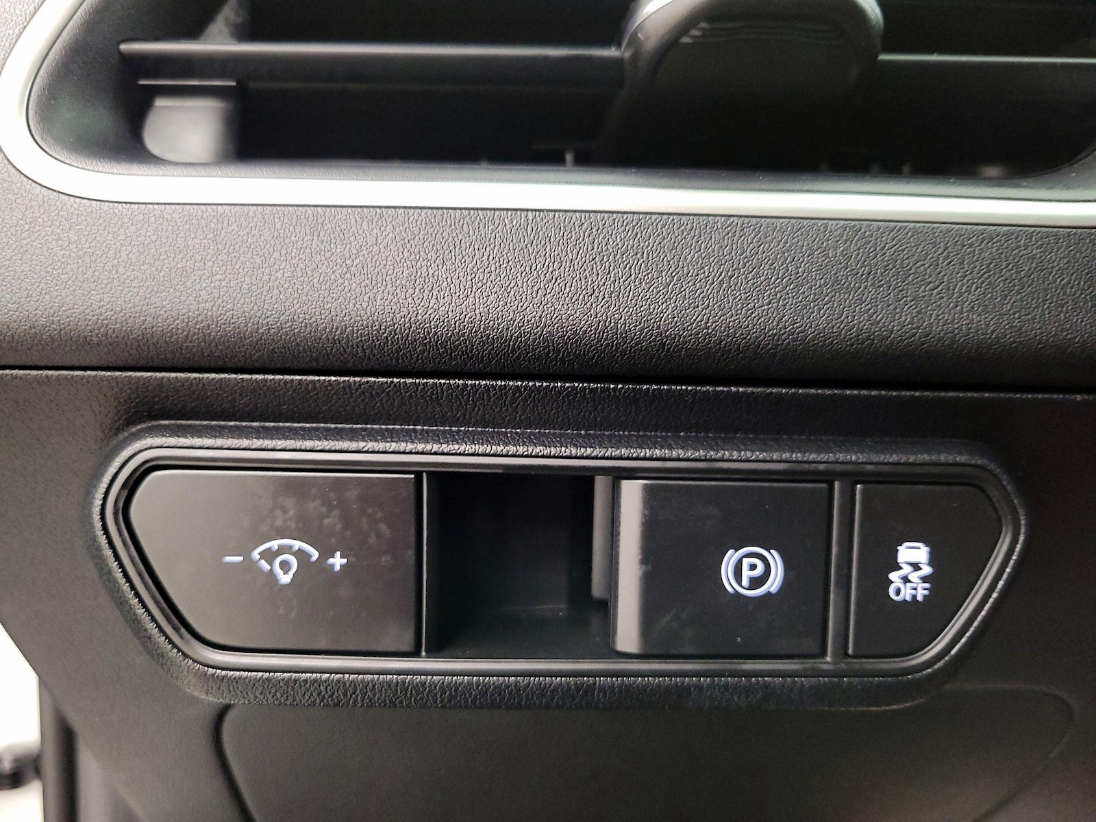 2025 Kia K4 LXS - Photo 14