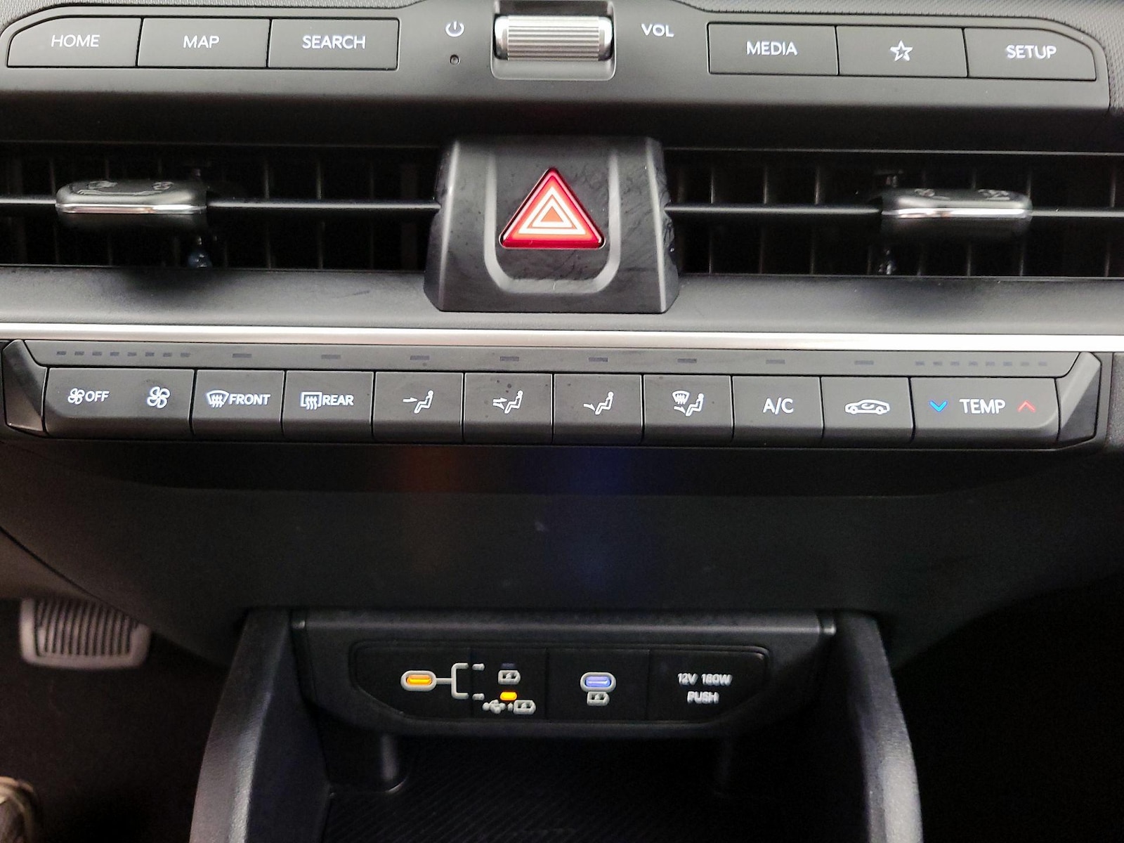 2025 Kia K4 LXS - Photo 17