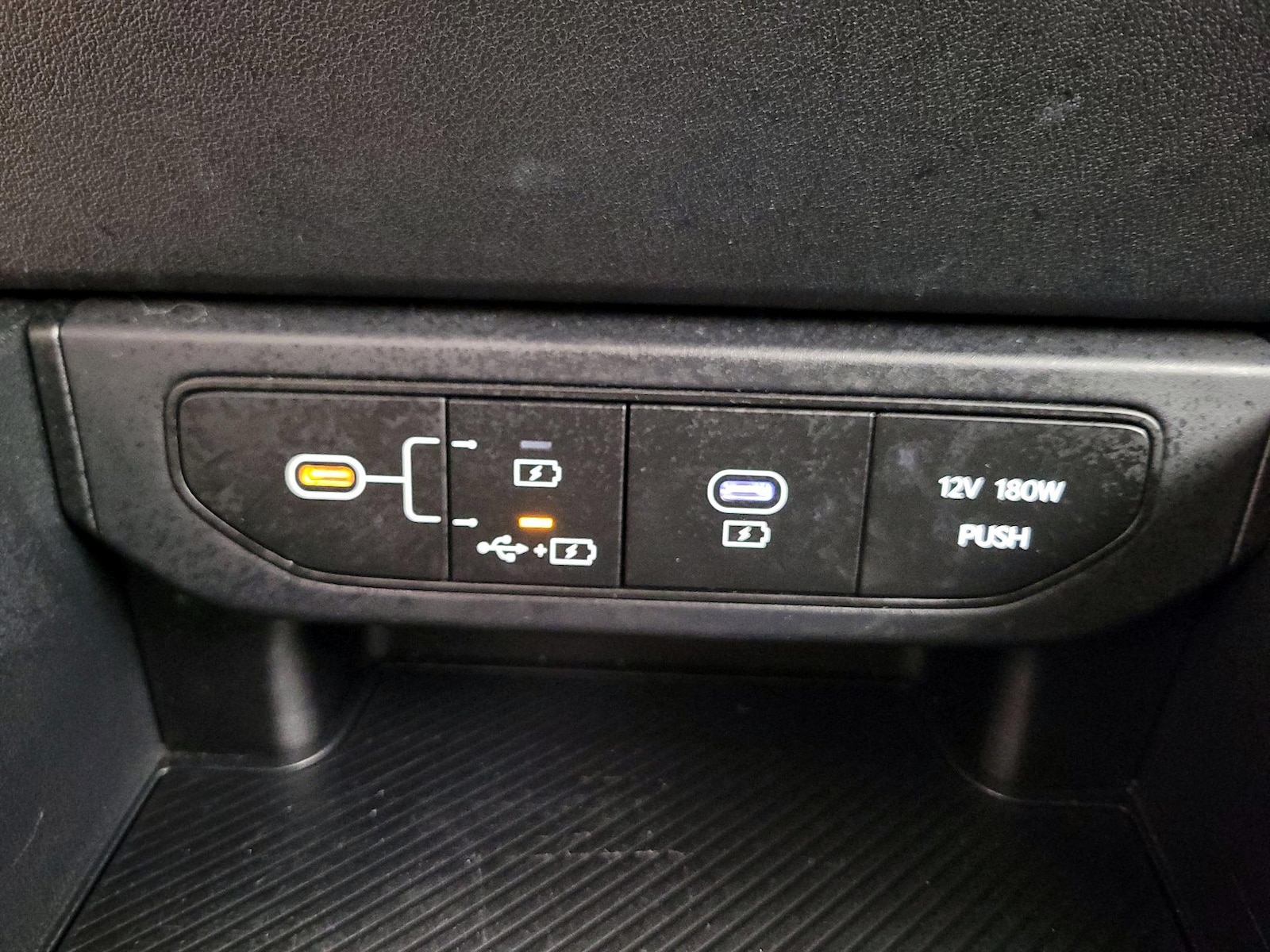 2025 Kia K4 LXS - Photo 19