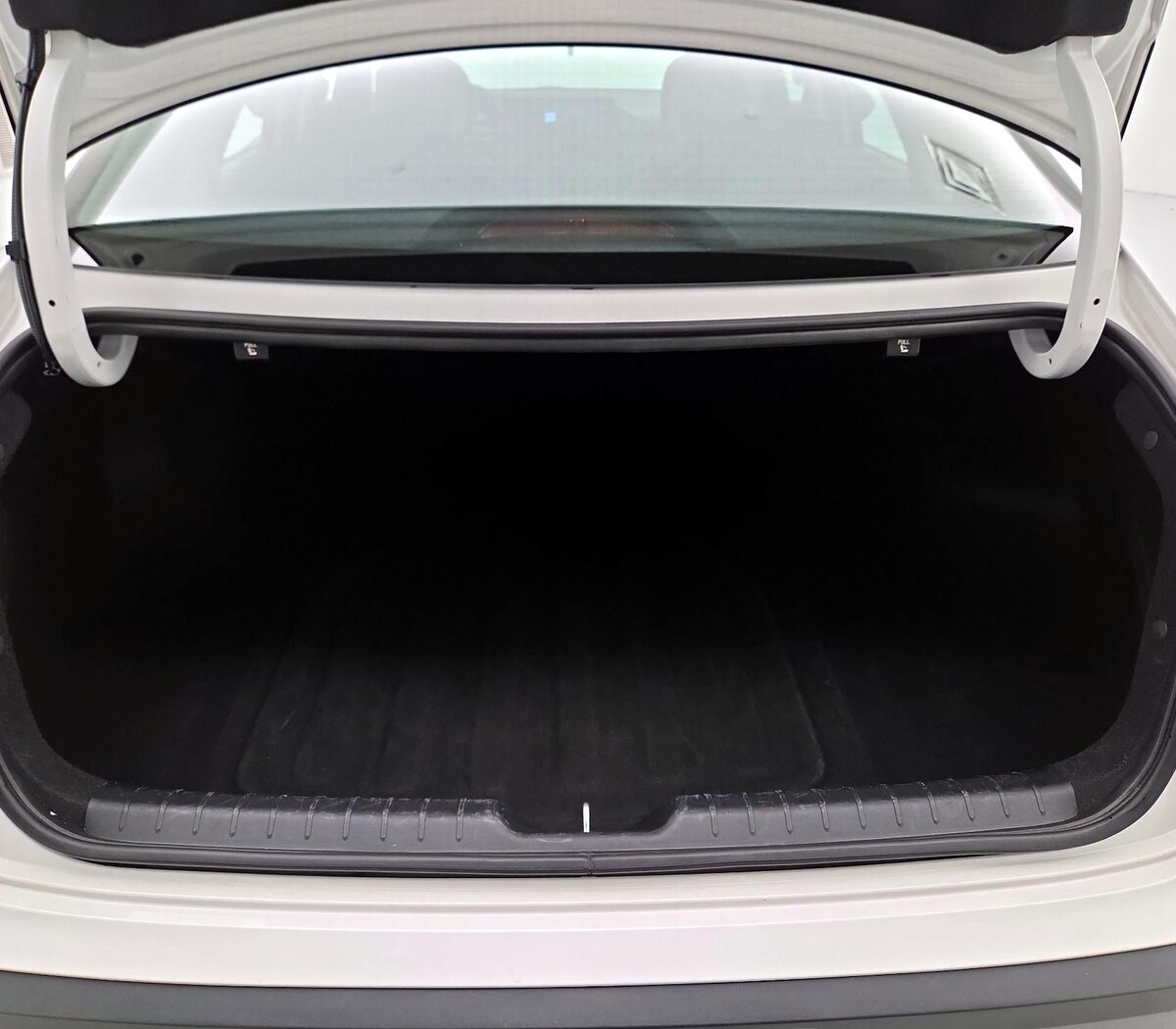Trunk/Cargo (Seats Up)