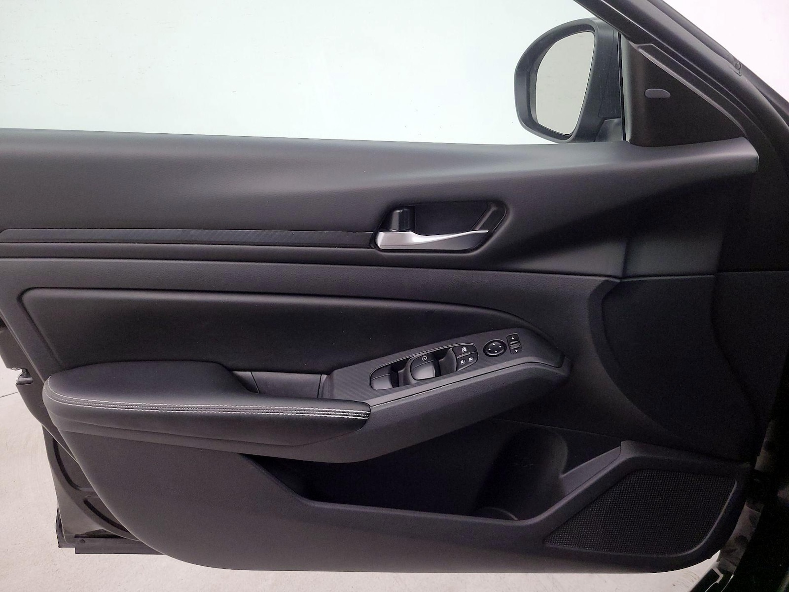 2025 Nissan Altima SV - Photo 13