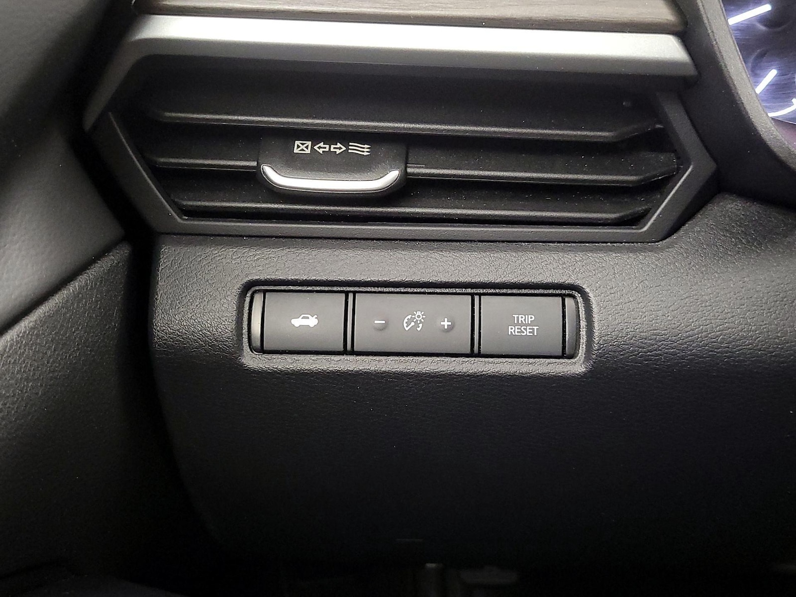 2025 Nissan Altima SV - Photo 14
