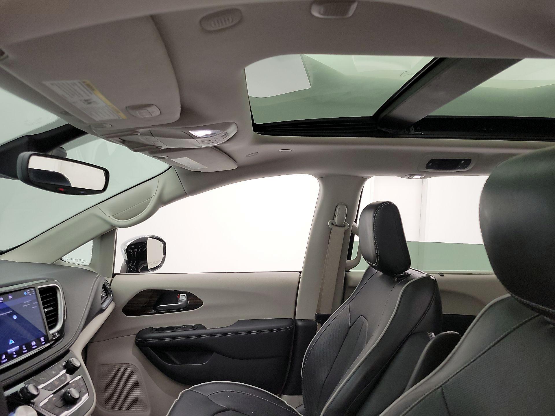 Thumbnail: 2023 Chrysler Pacifica - 20