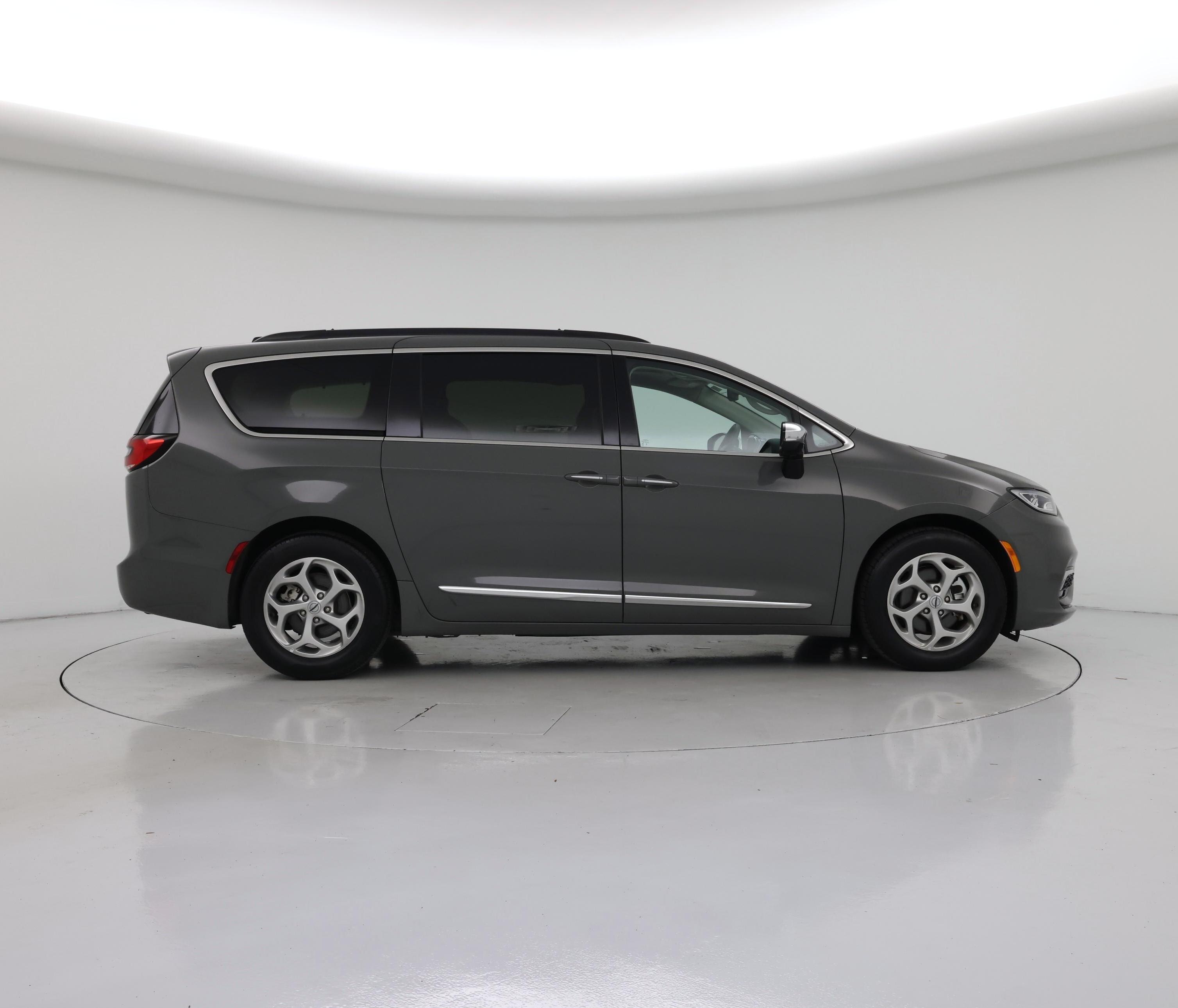 Thumbnail: 2023 Chrysler Pacifica - 7