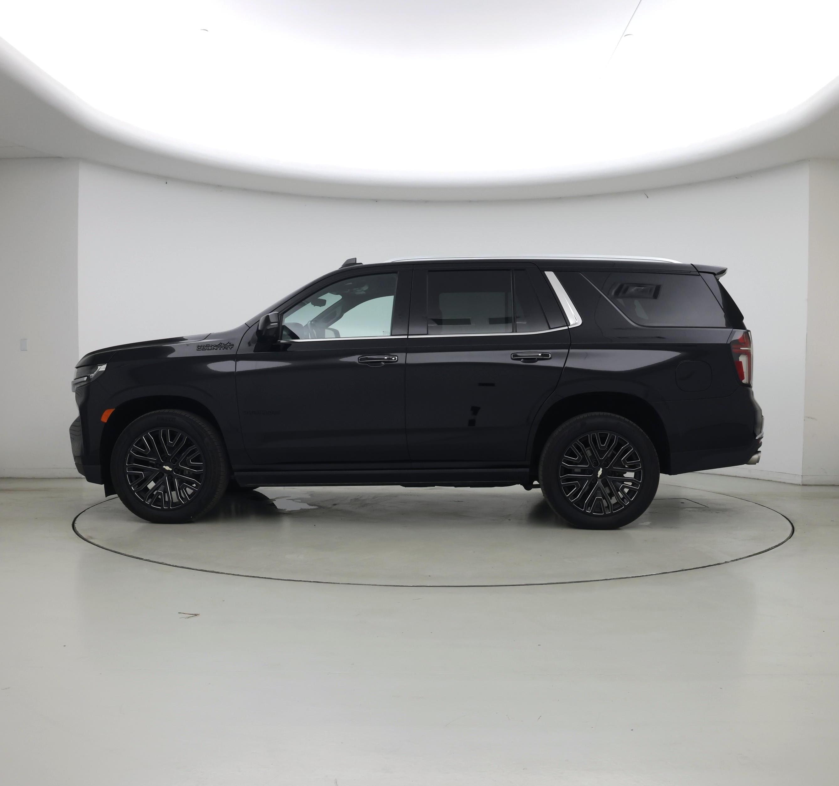 Thumbnail: 2021 Chevrolet Tahoe - 3