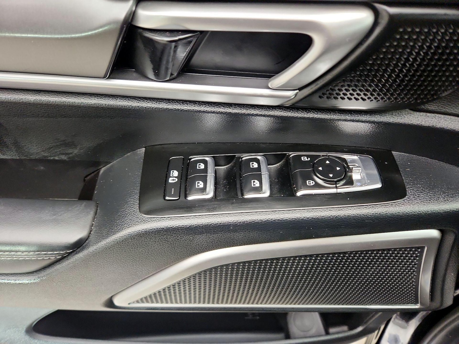 2025 Kia Telluride S - Photo 13