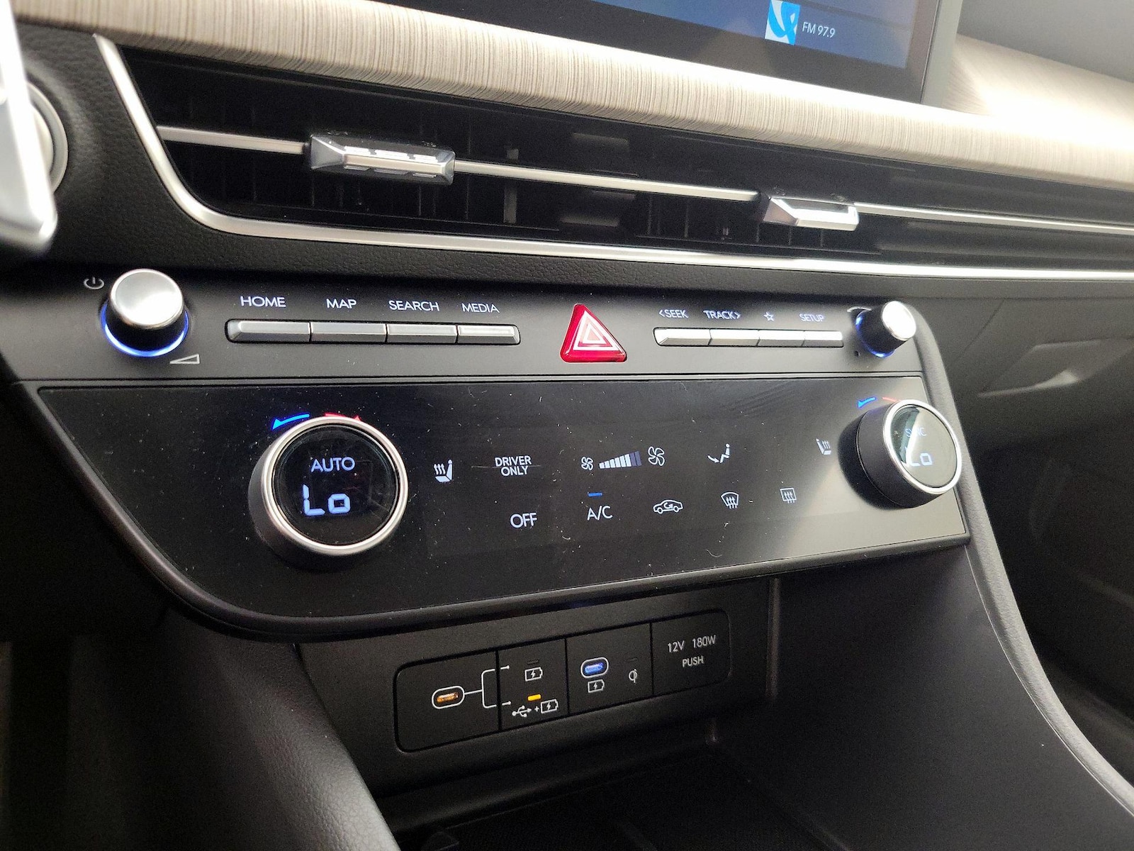 2025 Hyundai Sonata Hybrid SEL - Photo 17