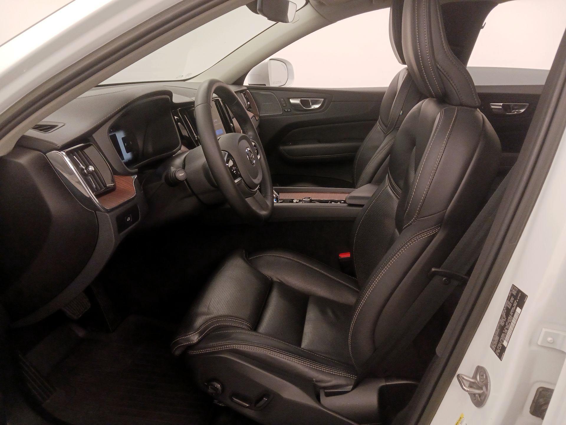 Thumbnail: 2023 Volvo XC60 - 11