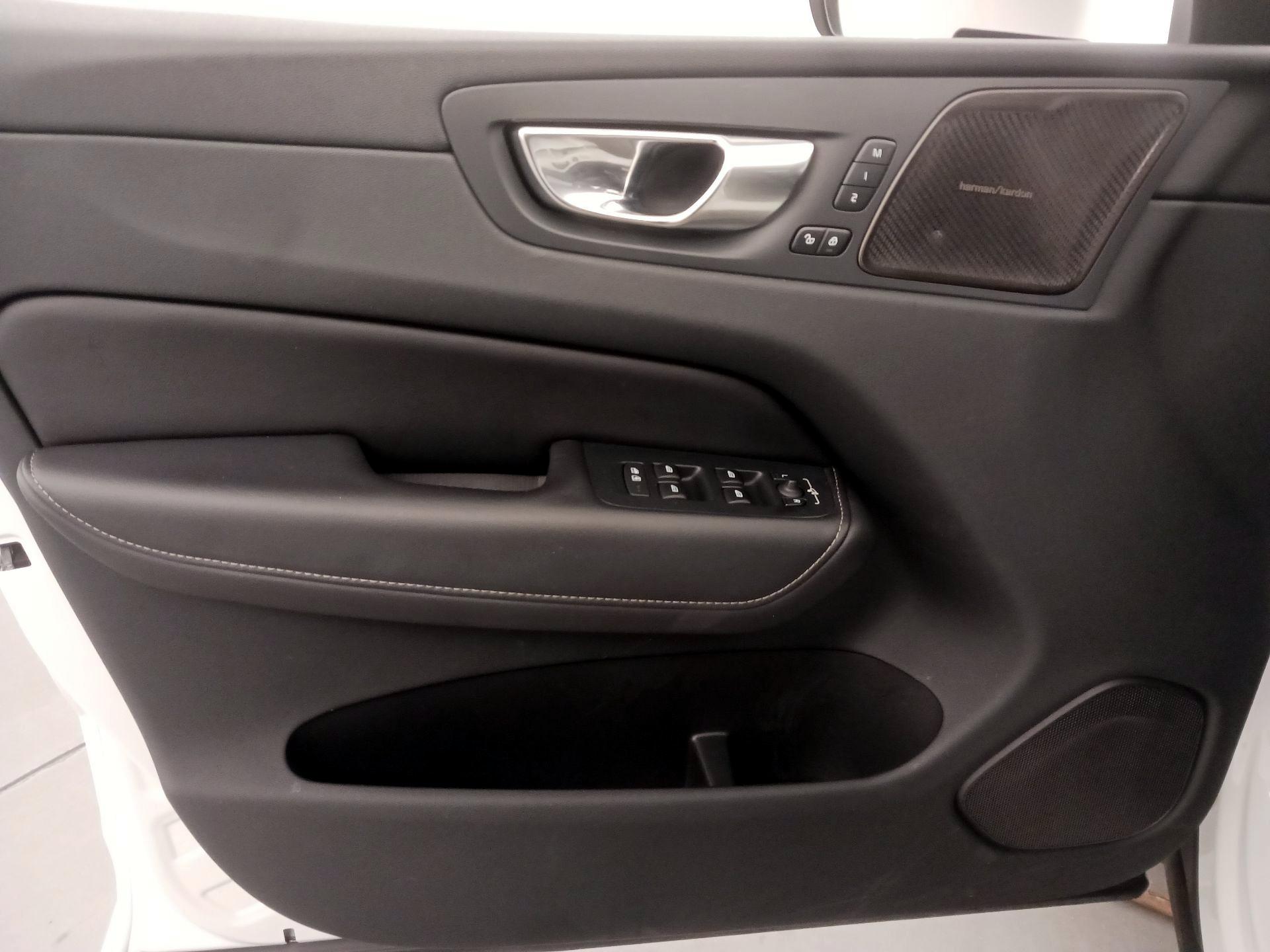 Thumbnail: 2023 Volvo XC60 - 12