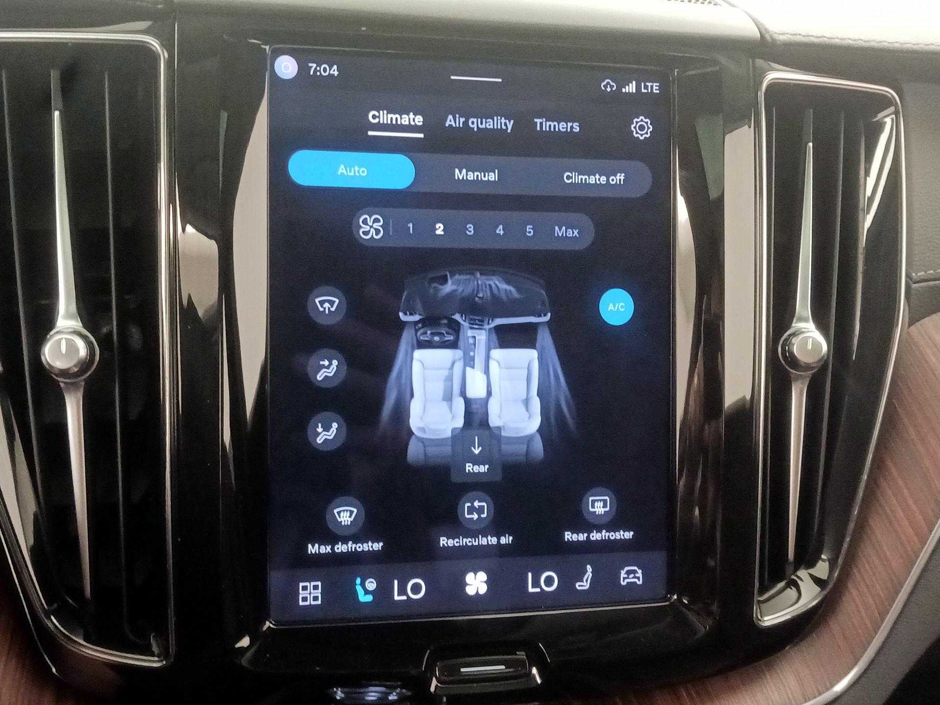 Thumbnail: 2023 Volvo XC60 - 16