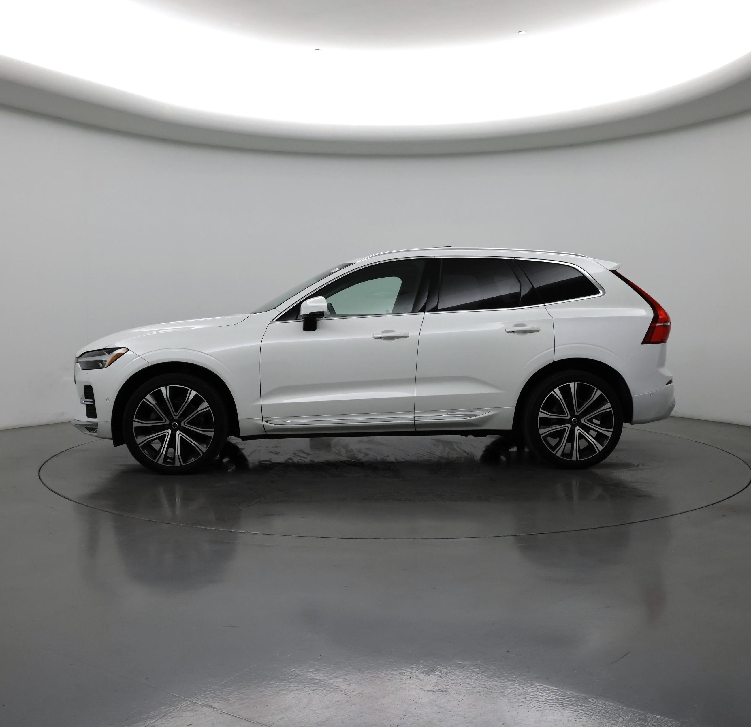 Thumbnail: 2023 Volvo XC60 - 3